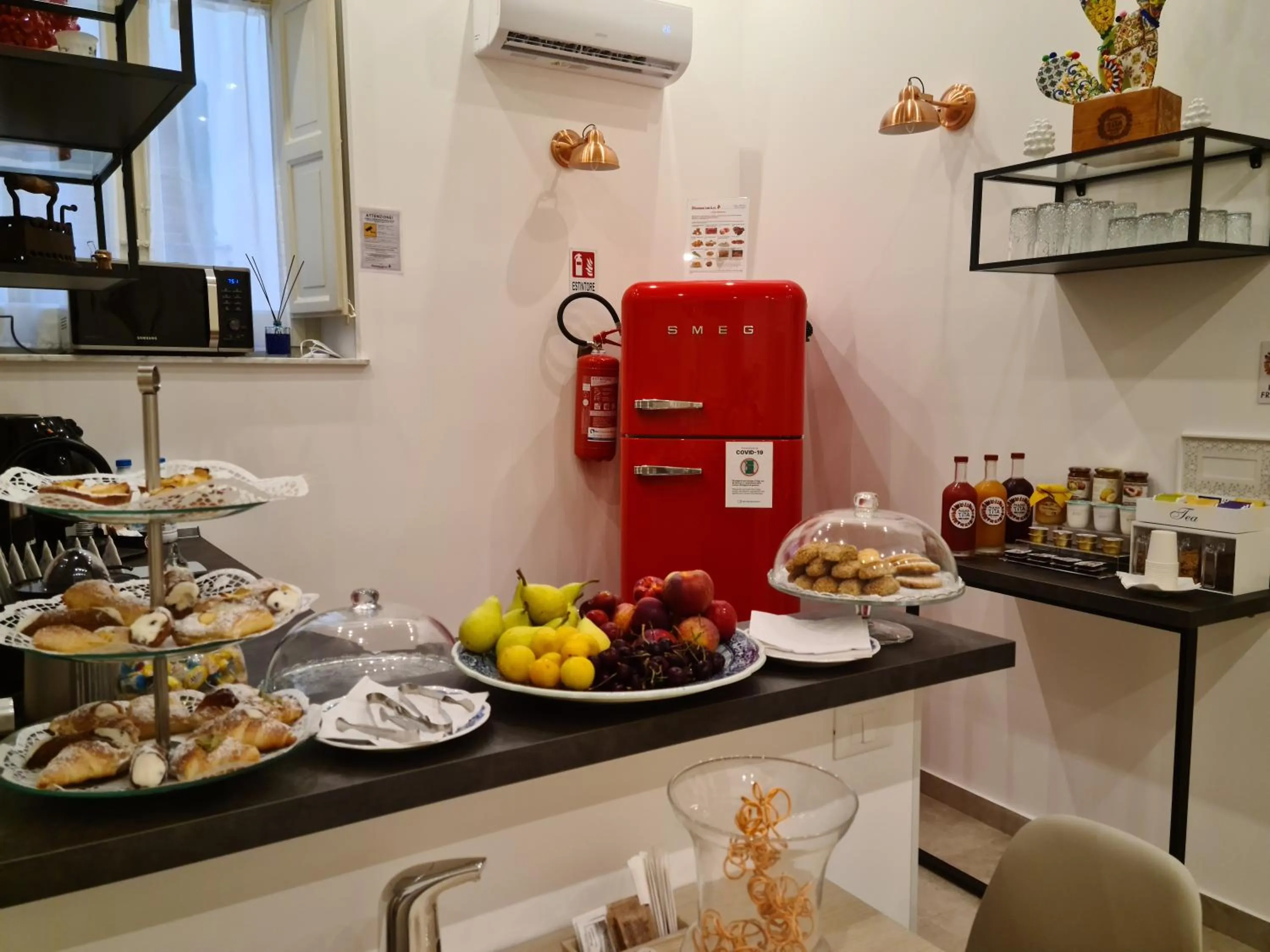 Breakfast in Mama Tita Rooms and Breakfast