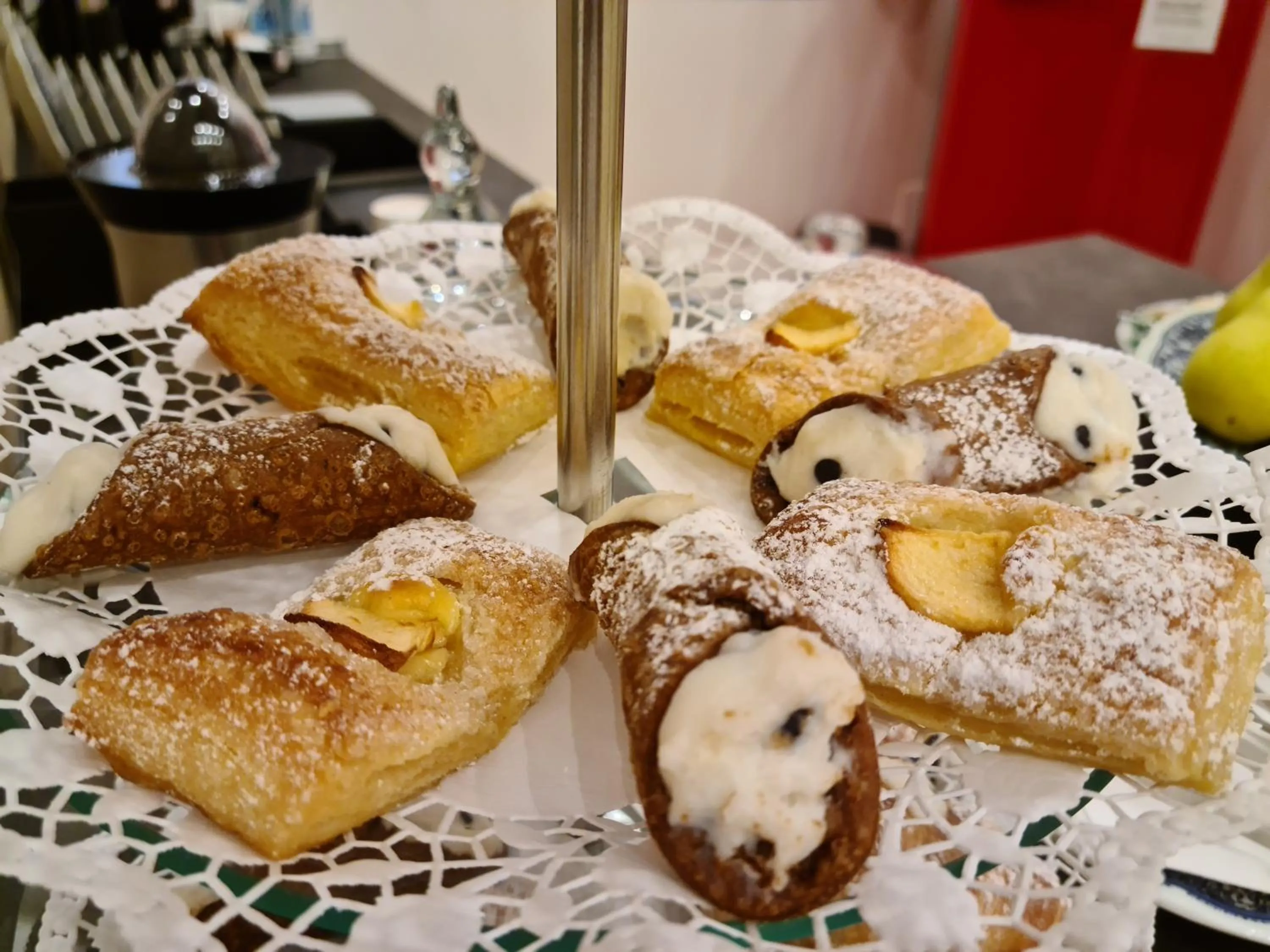 Breakfast in Mama Tita Rooms and Breakfast