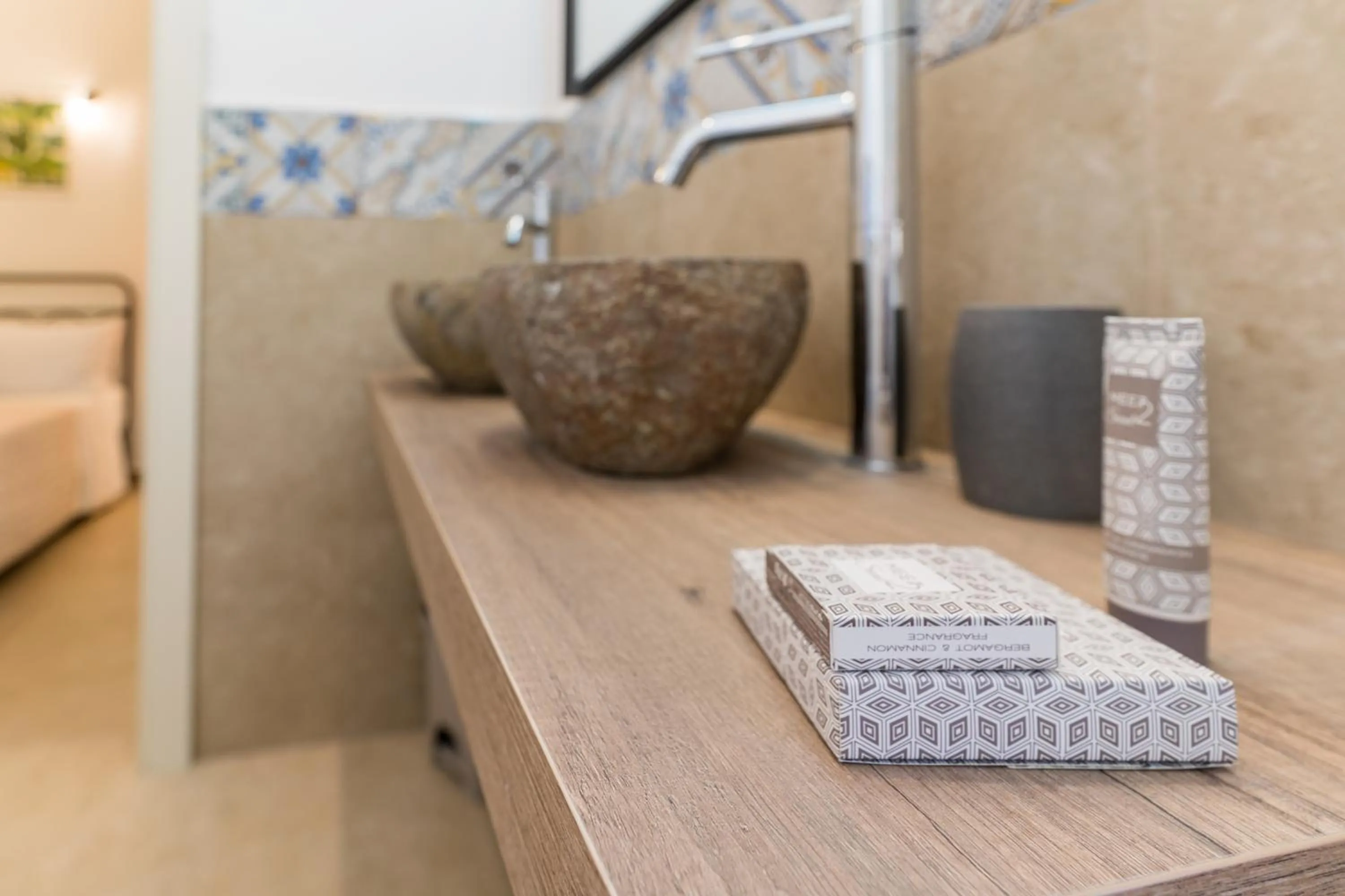 Bathroom, Bed in Mama Tita Rooms and Breakfast