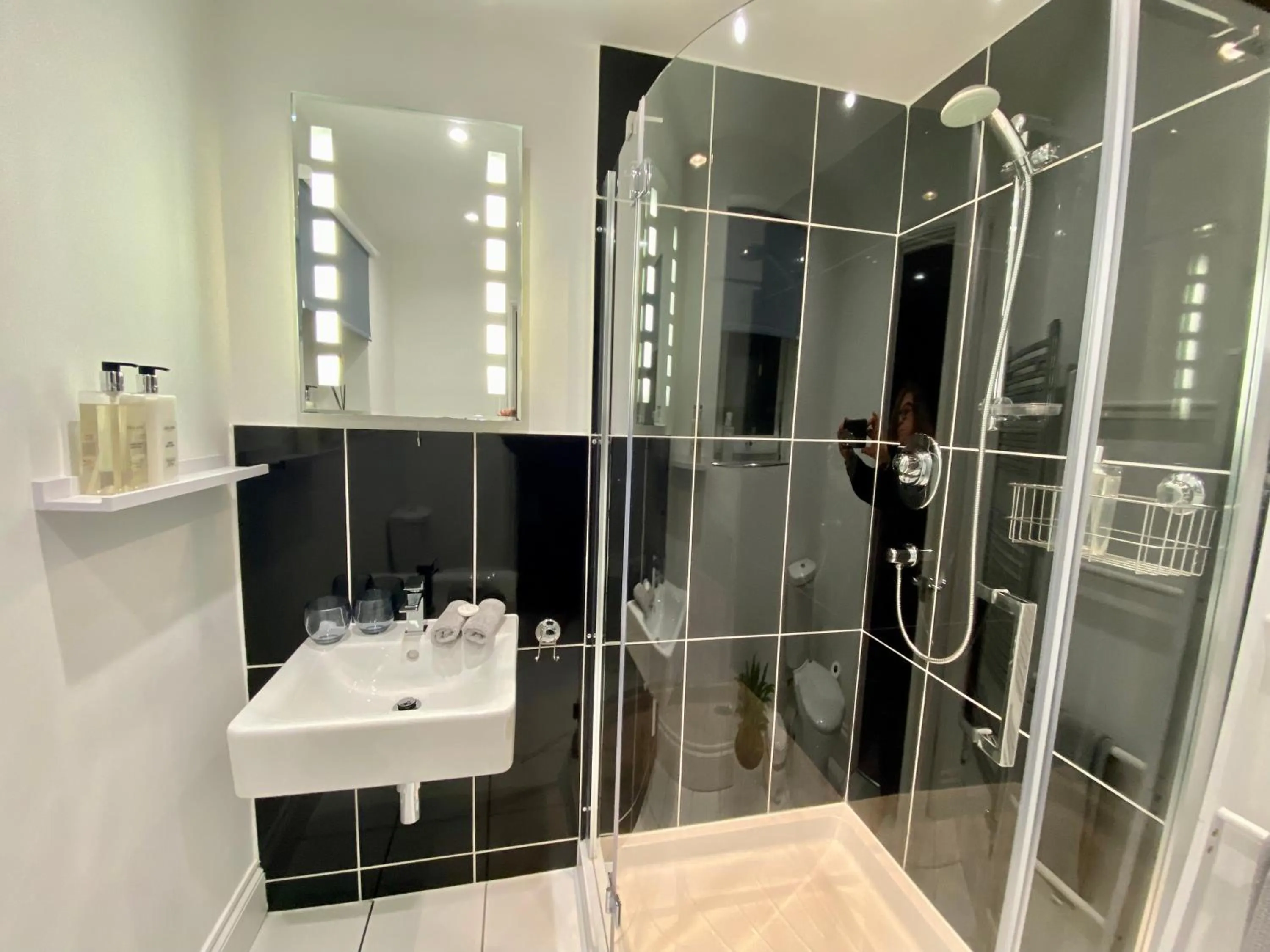 Bathroom in Tŷ Treflan