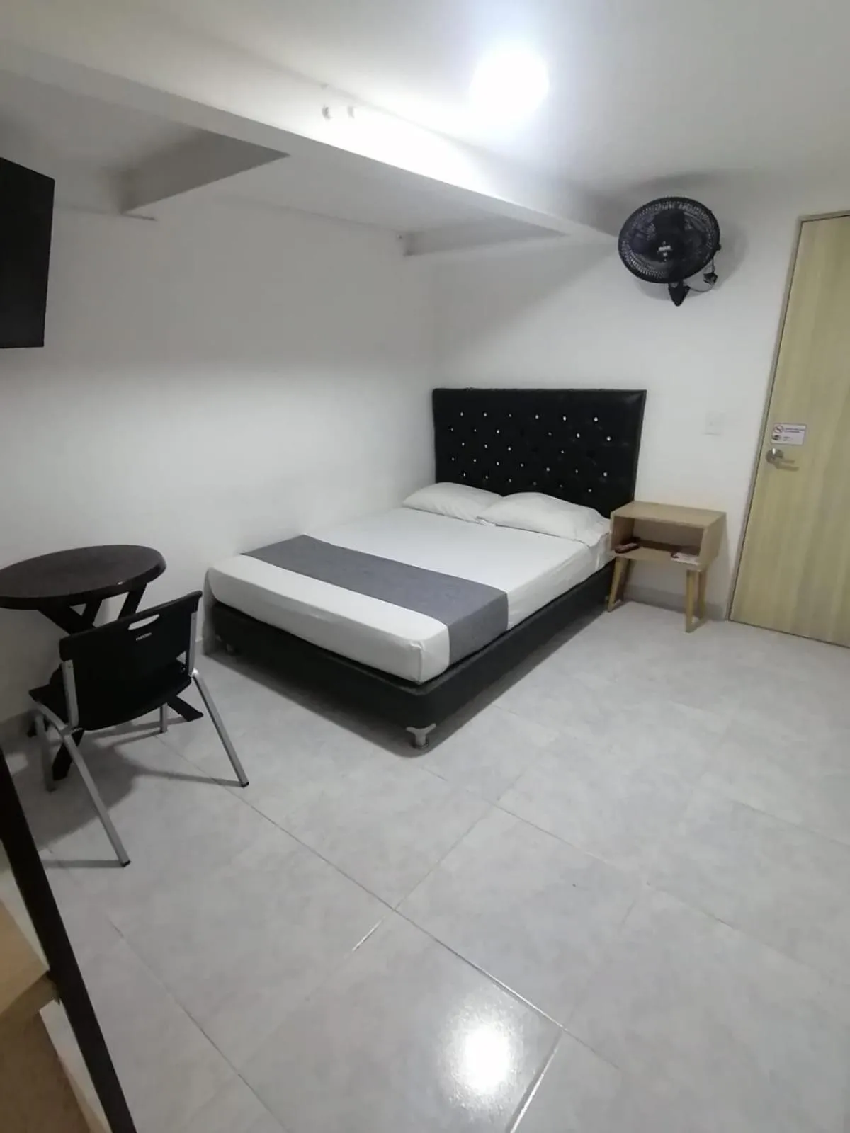 Photo of the whole room, Bed in Hotel Urbano 70