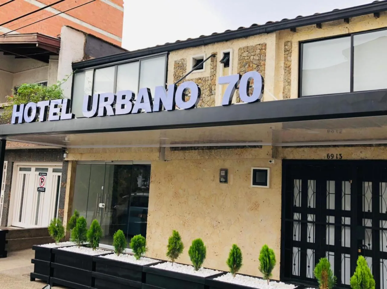 Facade/entrance in Hotel Urbano 70