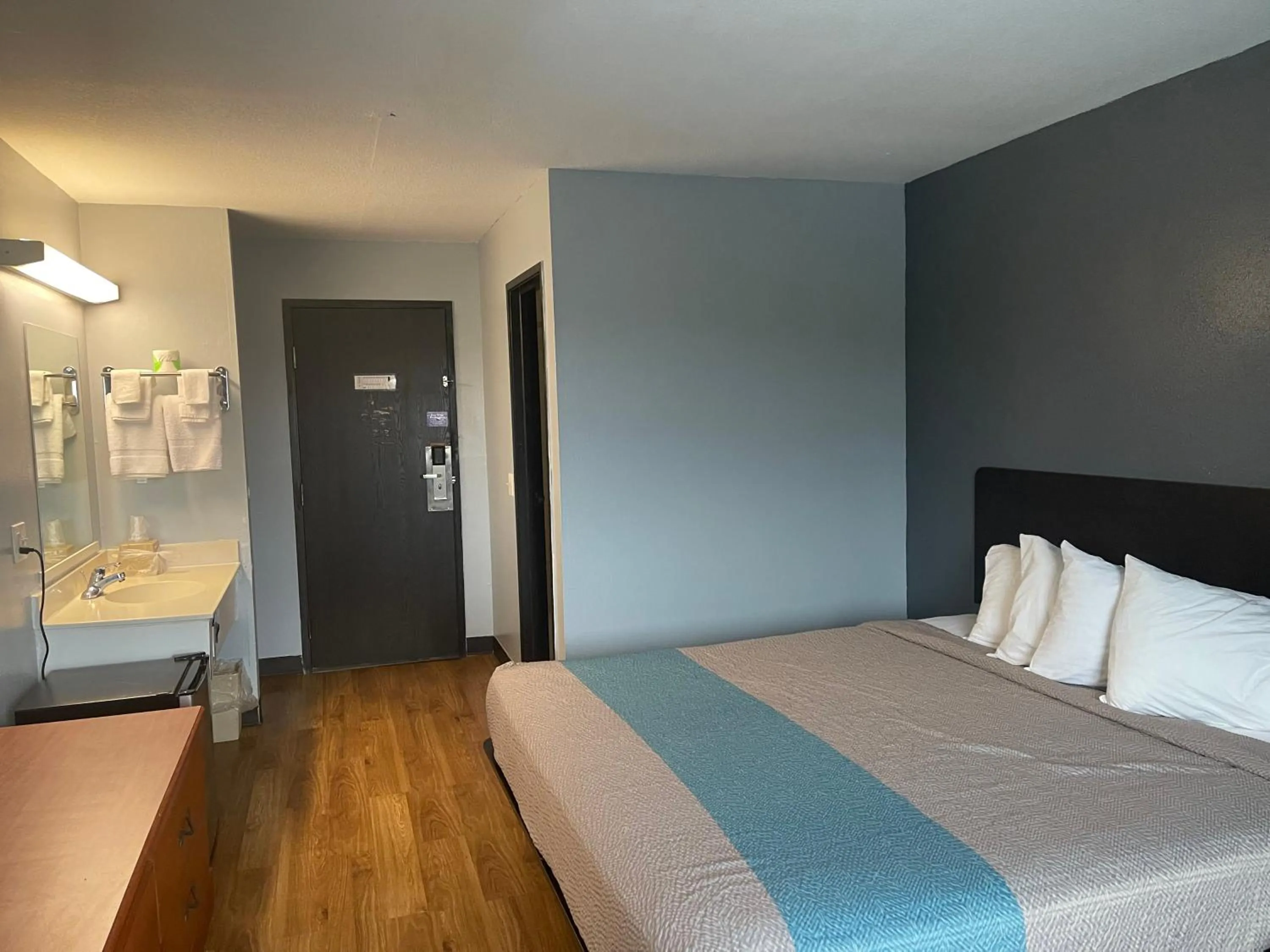 Bed in TROYINN&SUITES