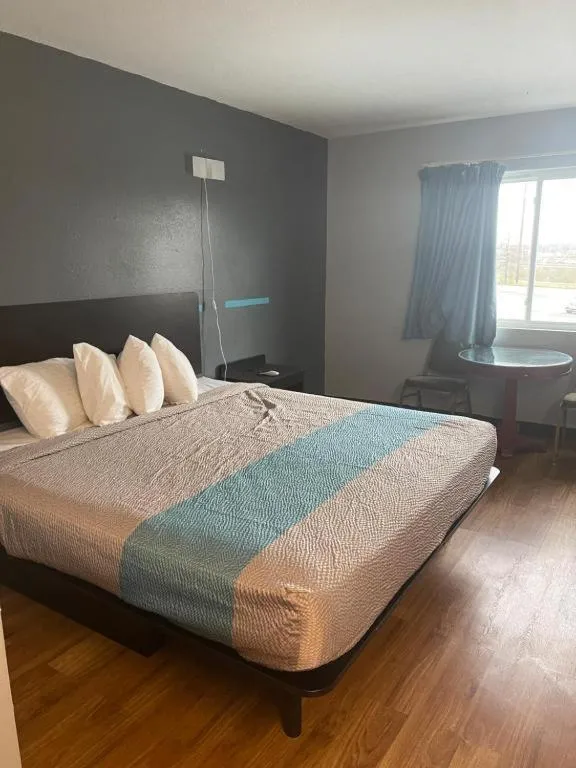 Bed in TROYINN&SUITES