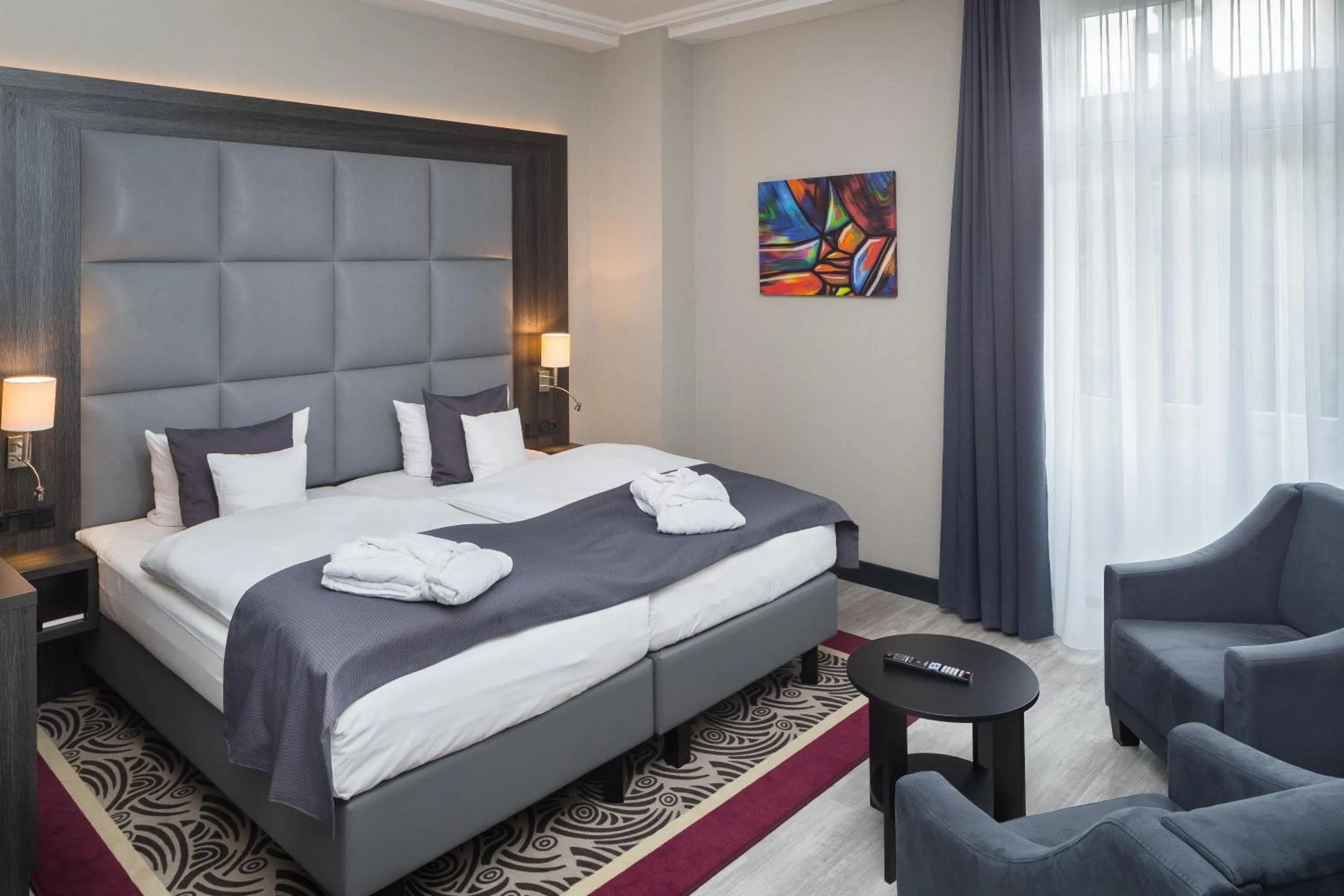 Photo of the whole room, Bed in Hotel Chemnitzer Hof