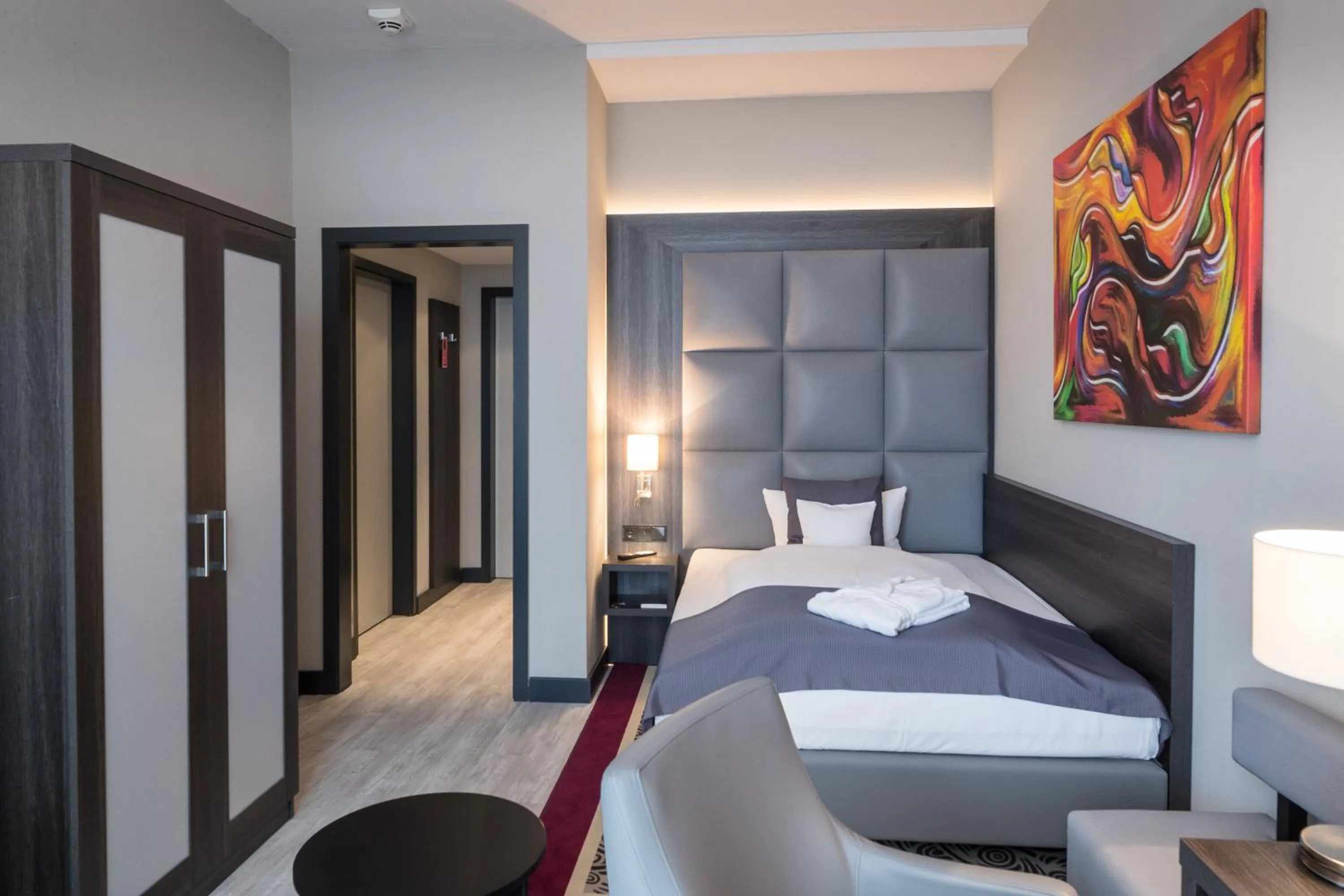 Photo of the whole room, Bed in Hotel Chemnitzer Hof