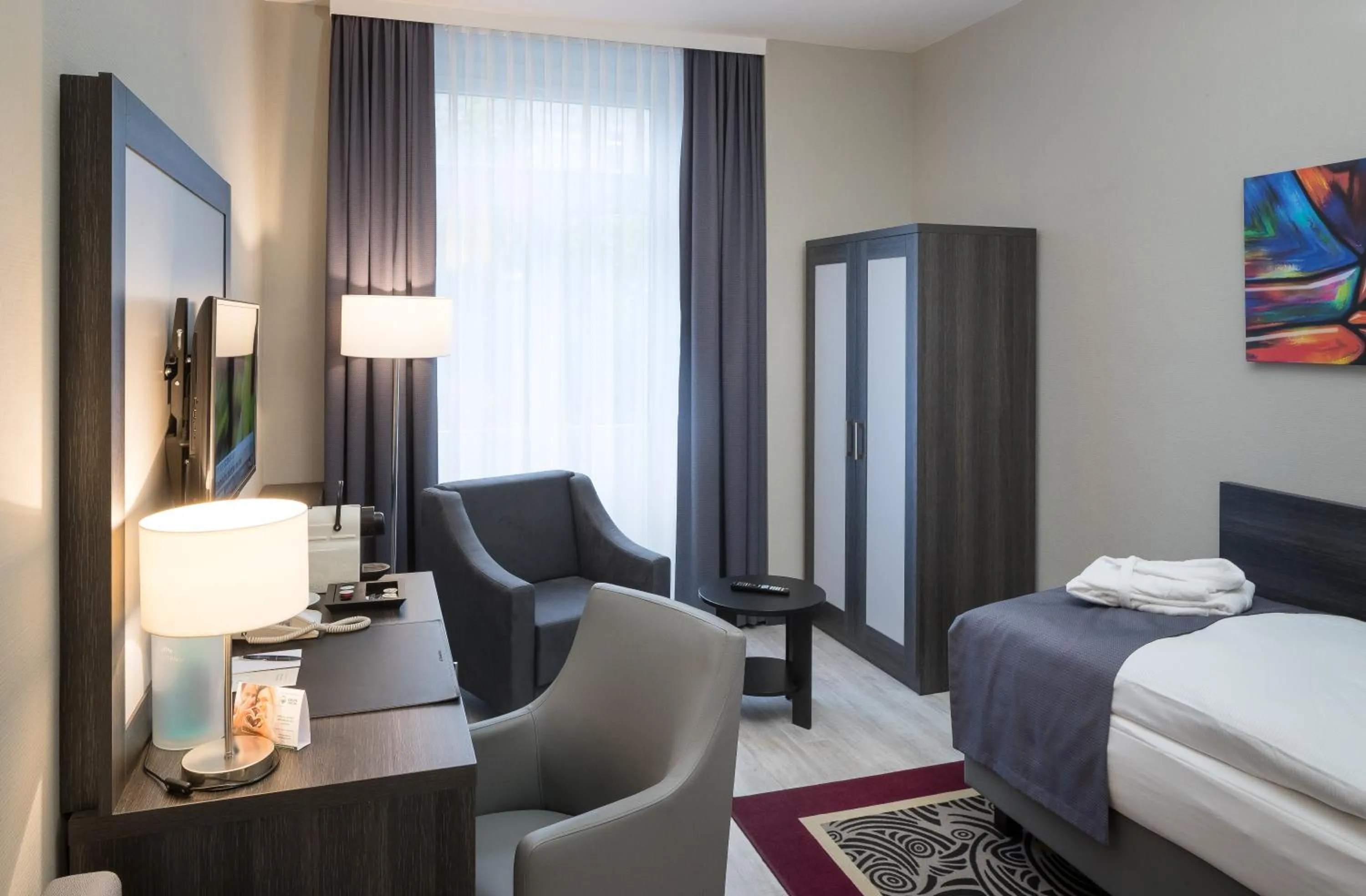 Photo of the whole room, Bed in Hotel Chemnitzer Hof