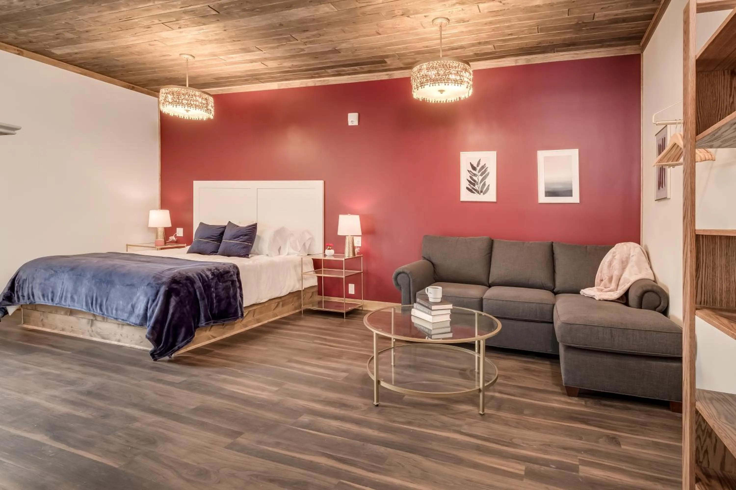 Photo of the whole room, Bed in The Port of Prescott Boutique Hotel