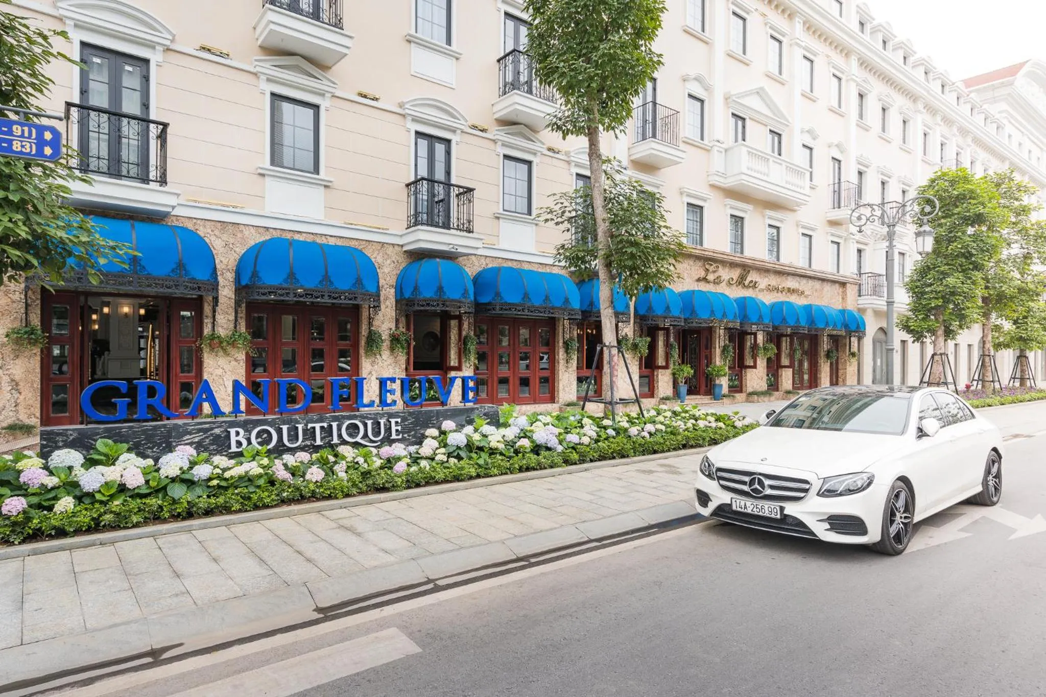 Property building in Grand Fleuve Boutique