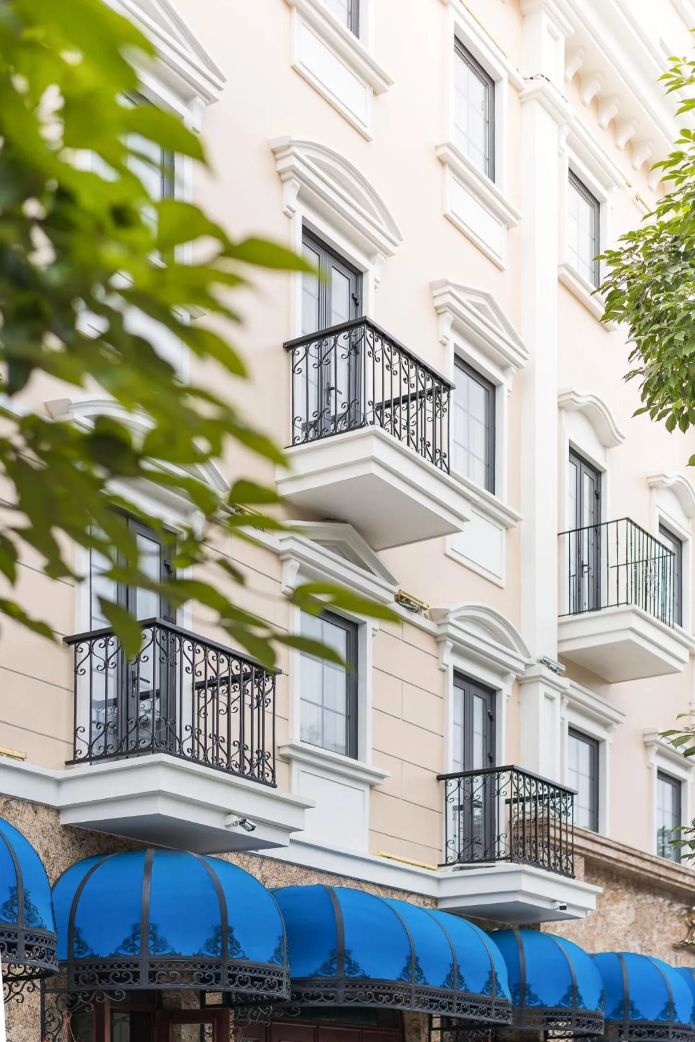 Property building in Grand Fleuve Boutique