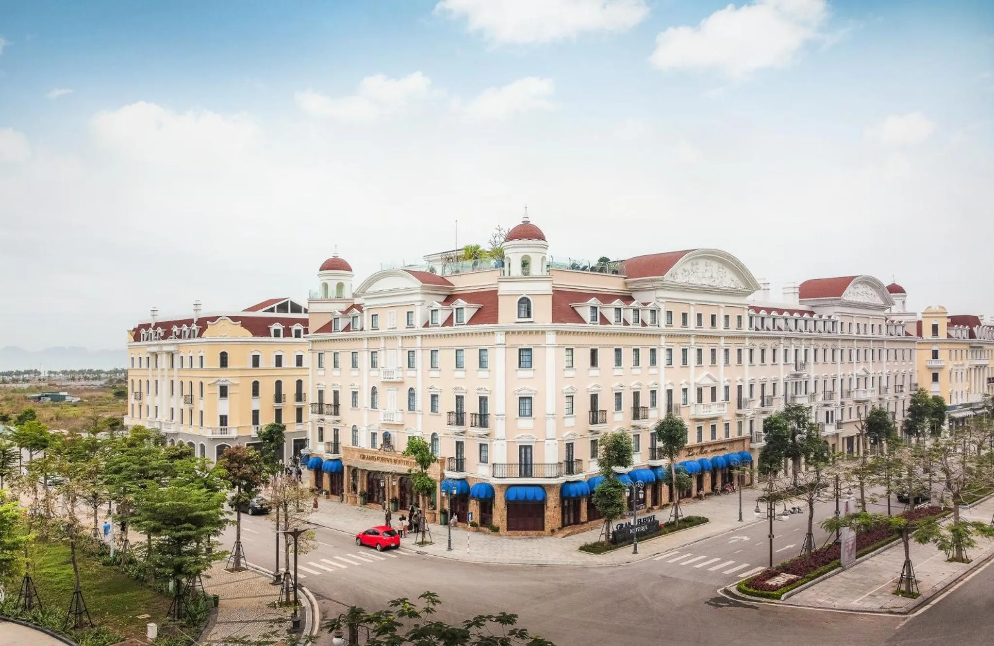 Property building in Grand Fleuve Boutique