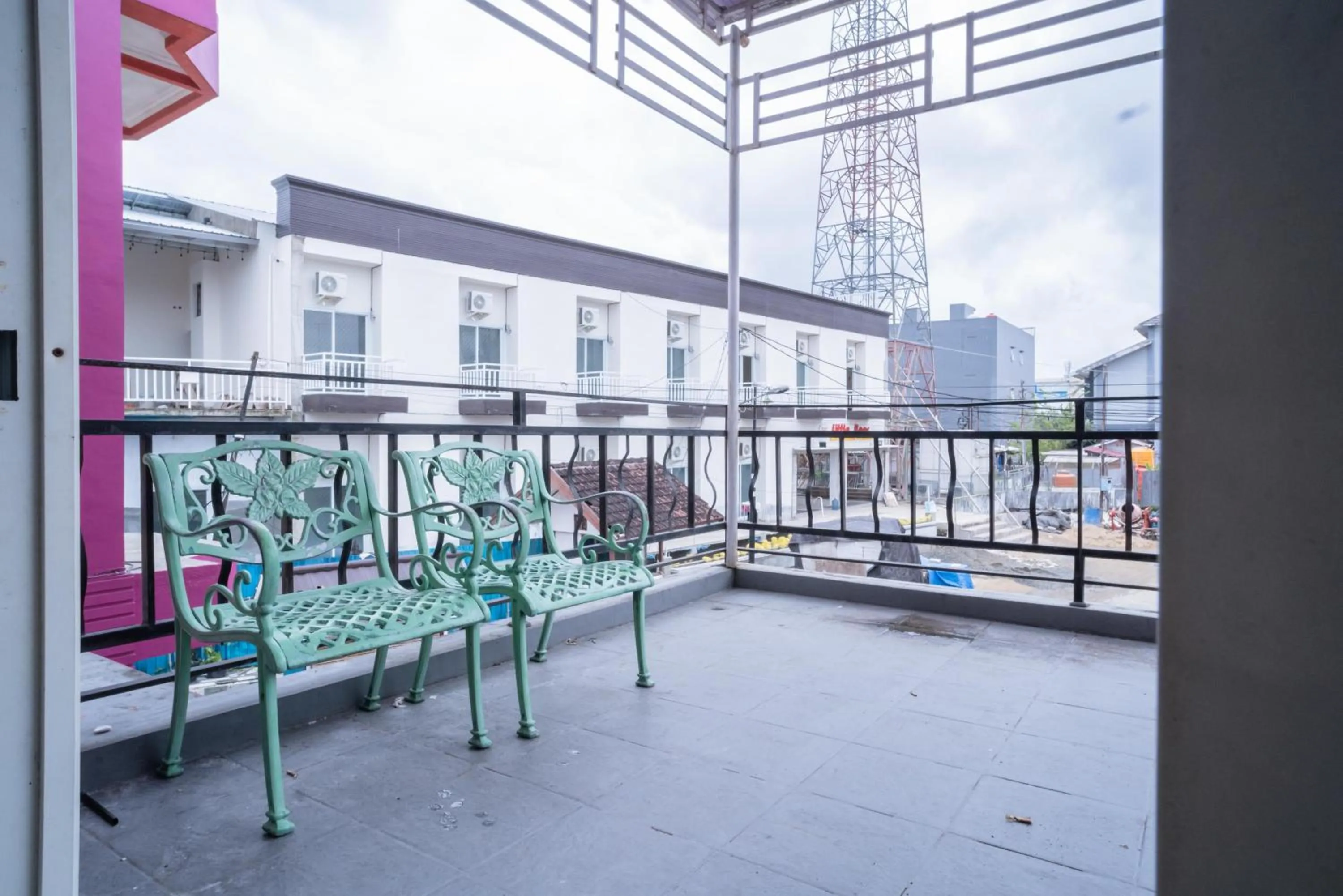 Seating area in RedDoorz near Uniska Banjarmasin