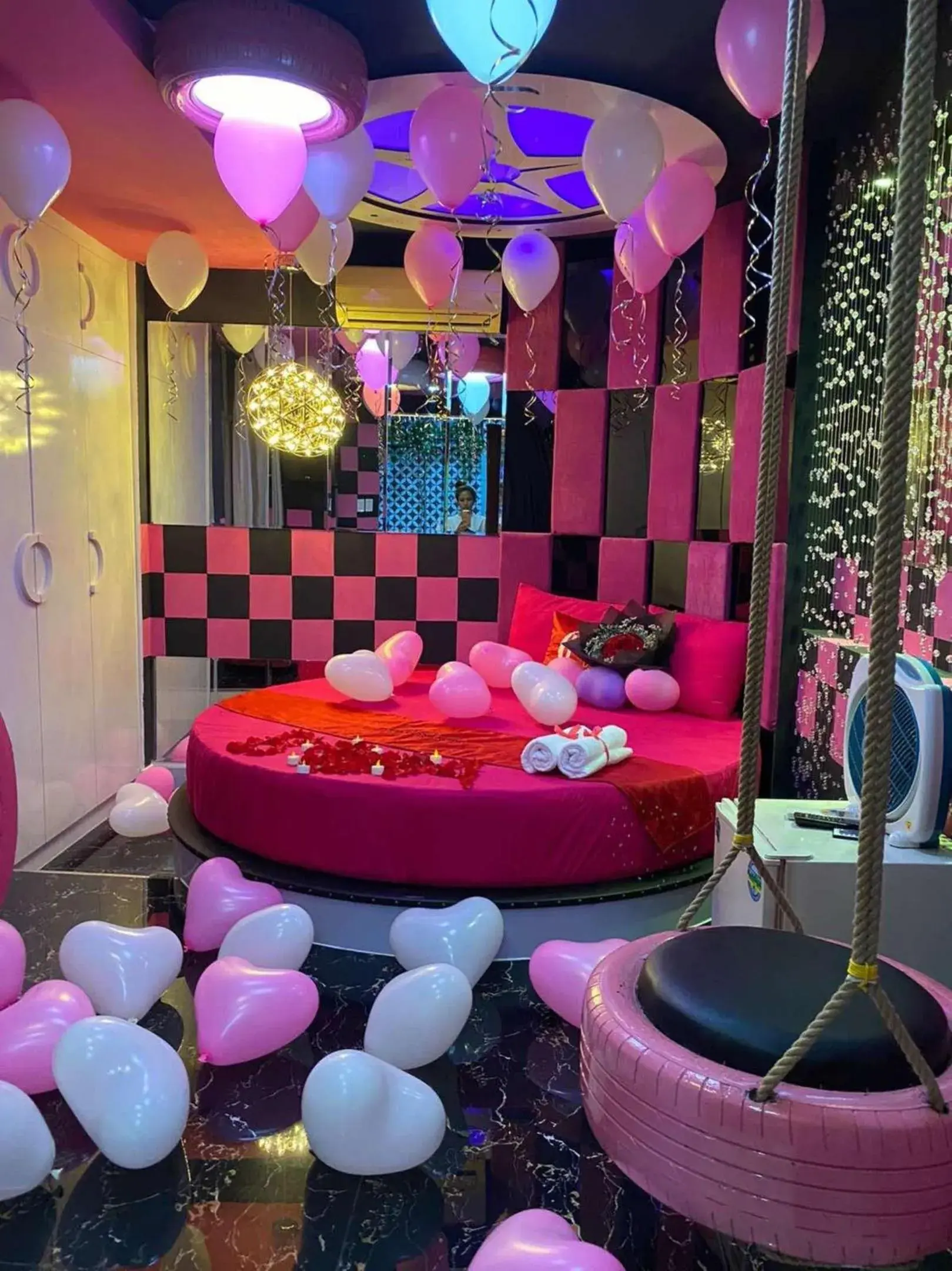 Property building in Quynh Huong Hotel Property building in Quynh Huong Hotel