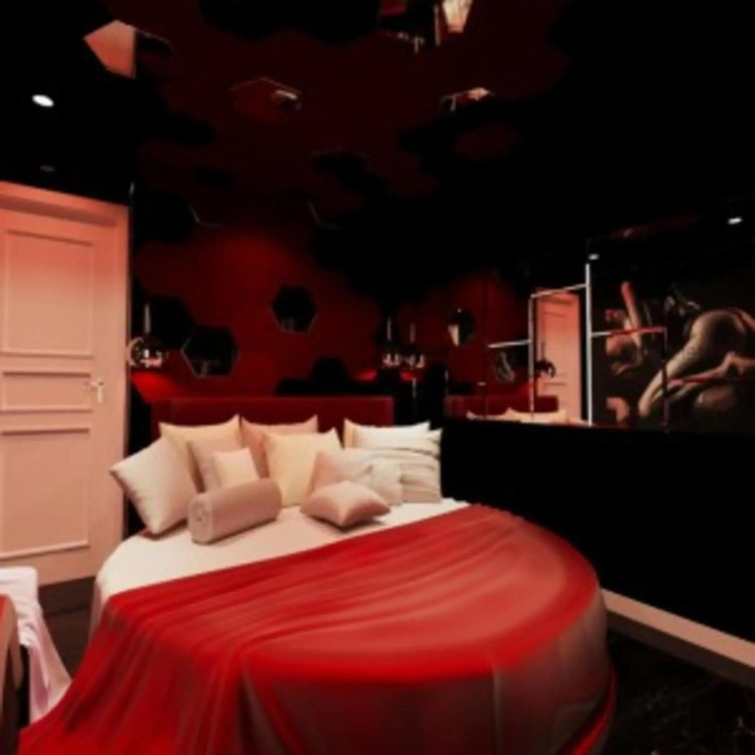 Property building in Quynh Huong Hotel Property building in Quynh Huong Hotel