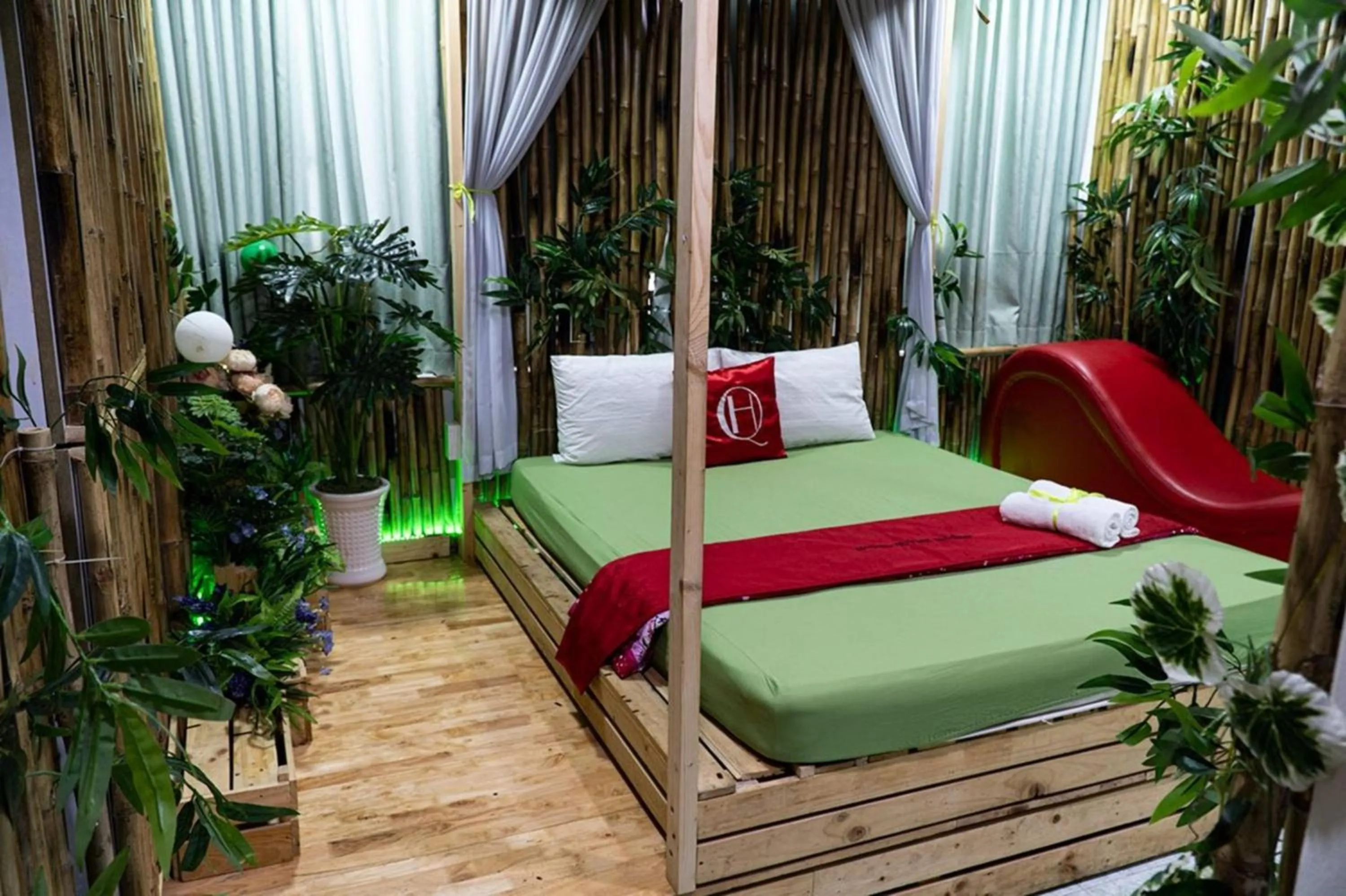 Property building in Quynh Huong Hotel