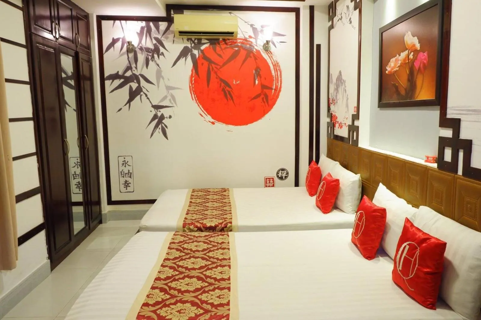 Photo of the whole room in Quynh Huong Hotel