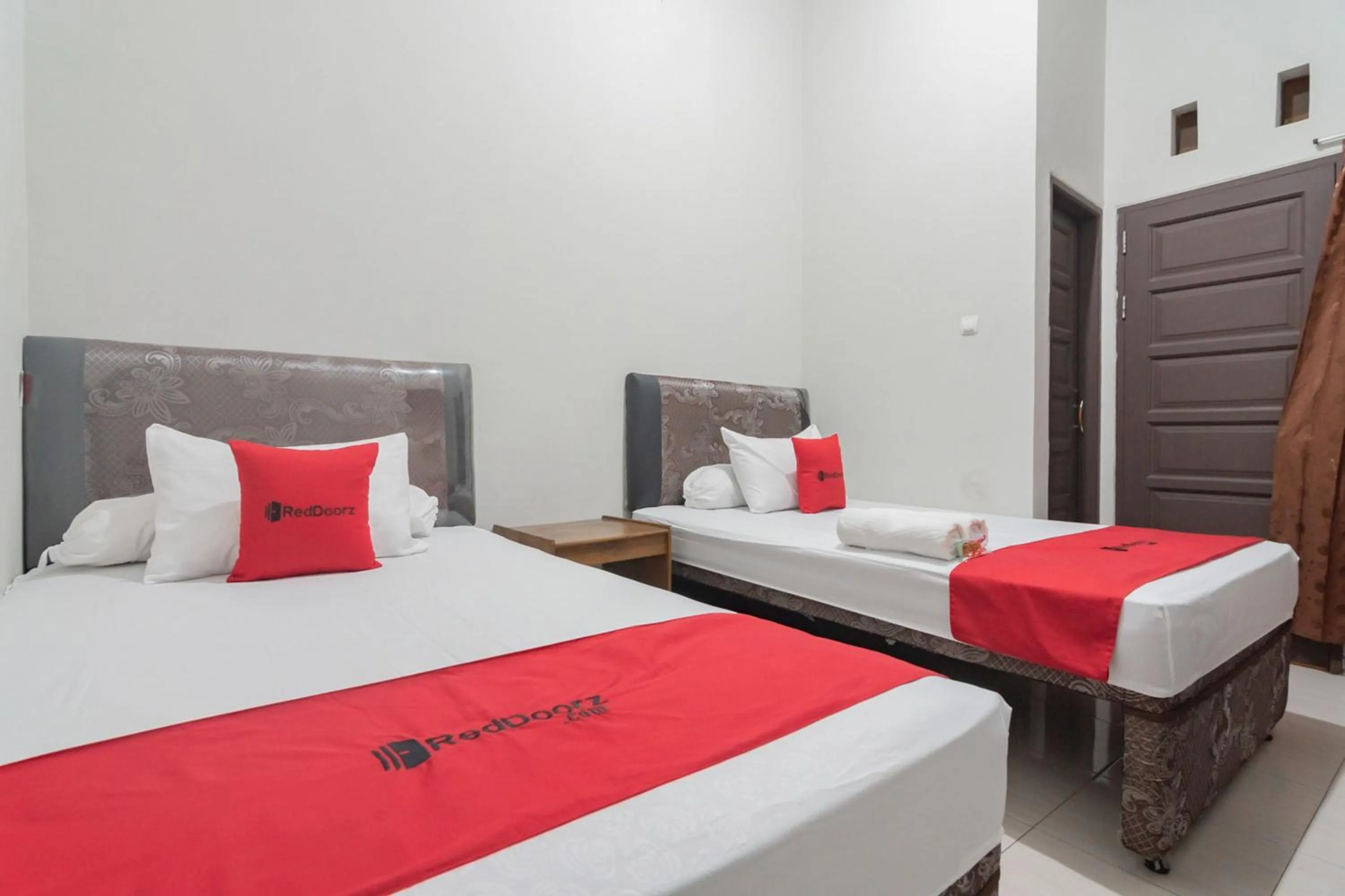 Bedroom, Bed in RedDoorz Syariah near Jalan Jakarta Samarinda