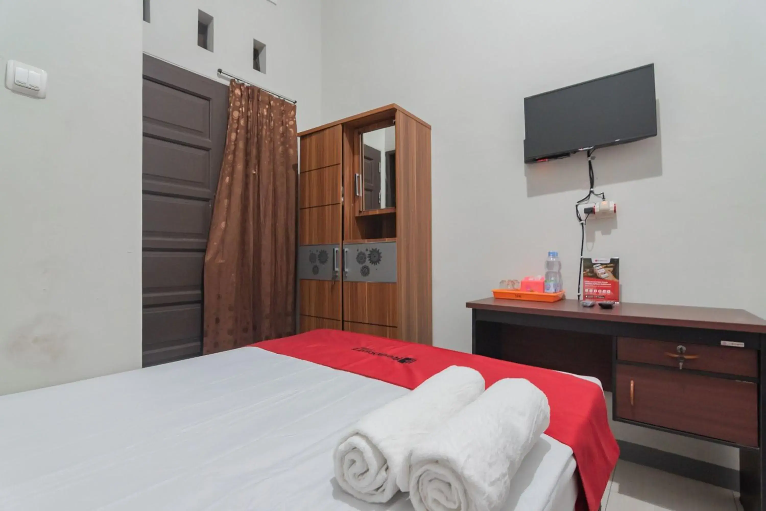 Bedroom, Bed in RedDoorz Syariah near Jalan Jakarta Samarinda Bedroom, Bed in RedDoorz Syariah near Jalan Jakarta Samarinda