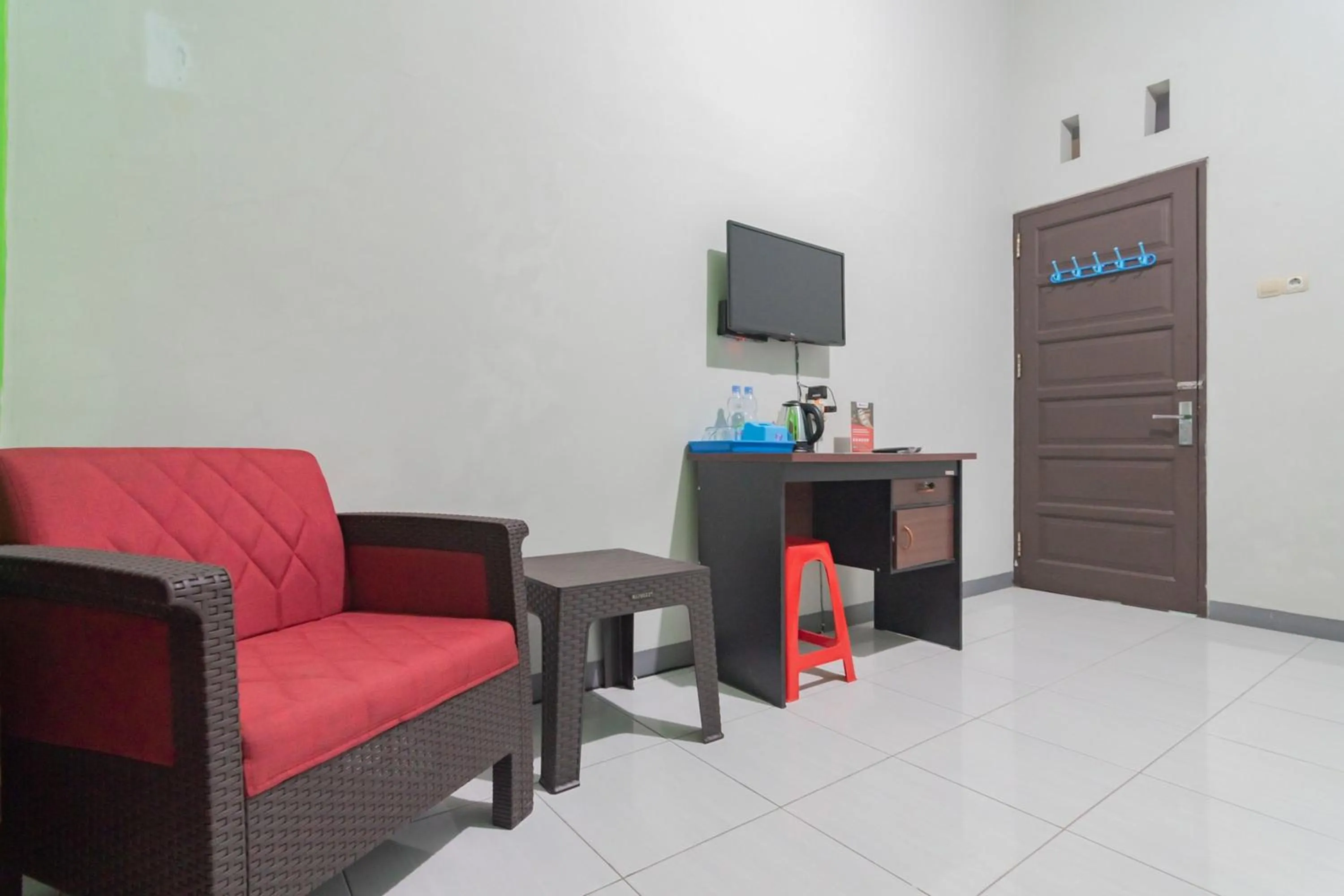 TV and multimedia in RedDoorz Syariah near Jalan Jakarta Samarinda