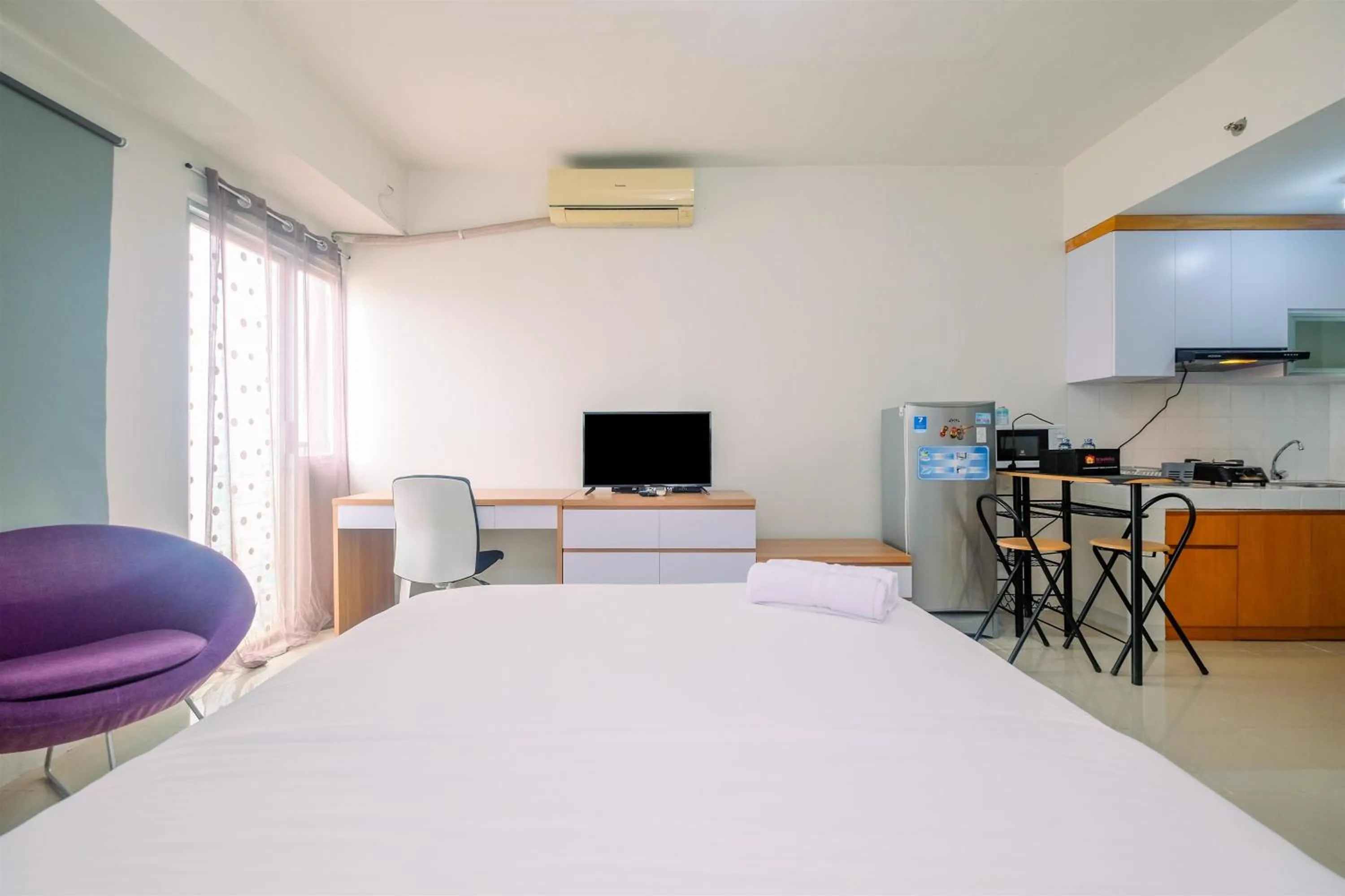 Bed in Chic and Cozy Studio Park View Condominium Apartment By Travelio