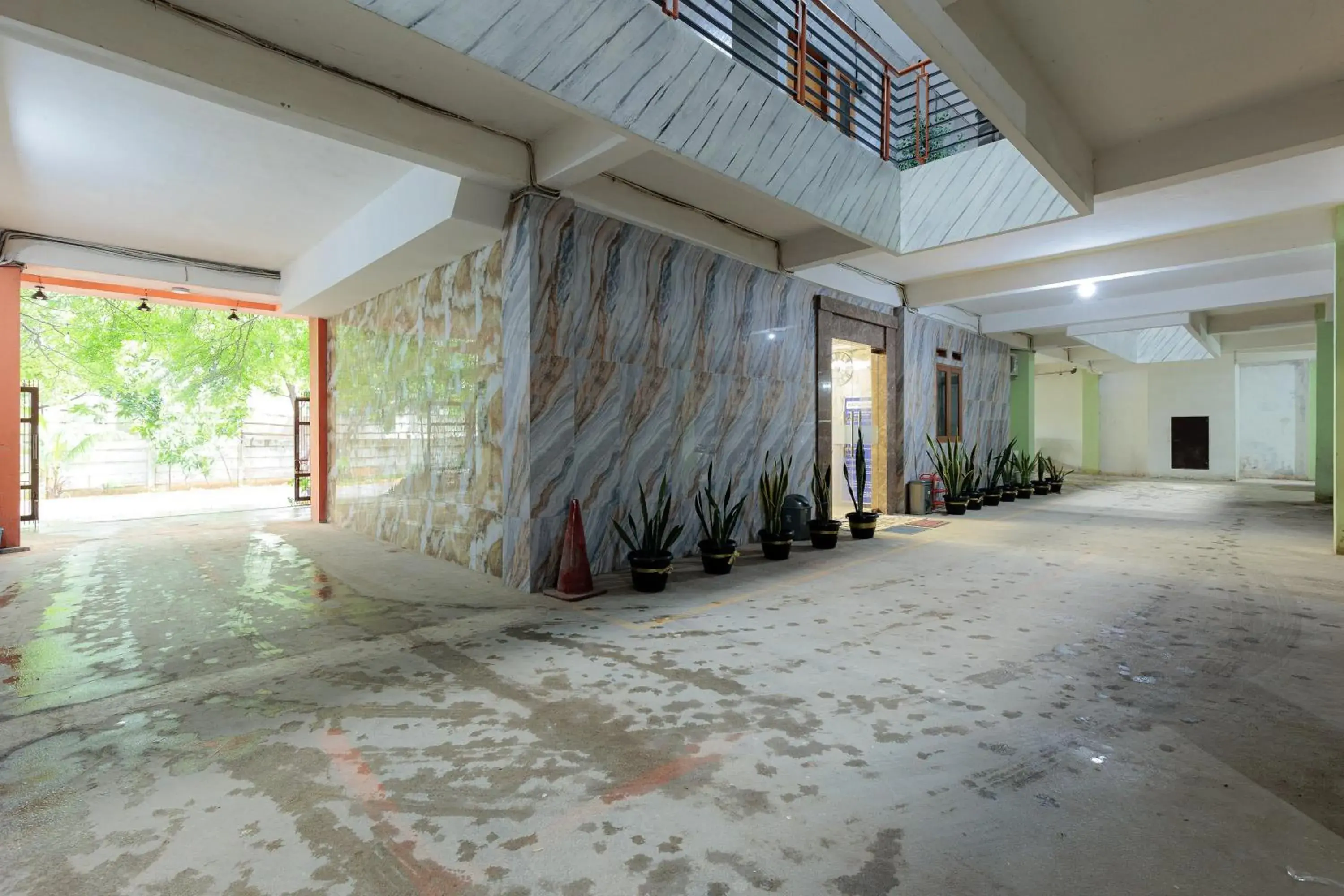 Parking in RedDoorz Syariah at Hotel Tiga ER near Karawang Central Plaza Parking in RedDoorz Syariah at Hotel Tiga ER near Karawang Central Plaza