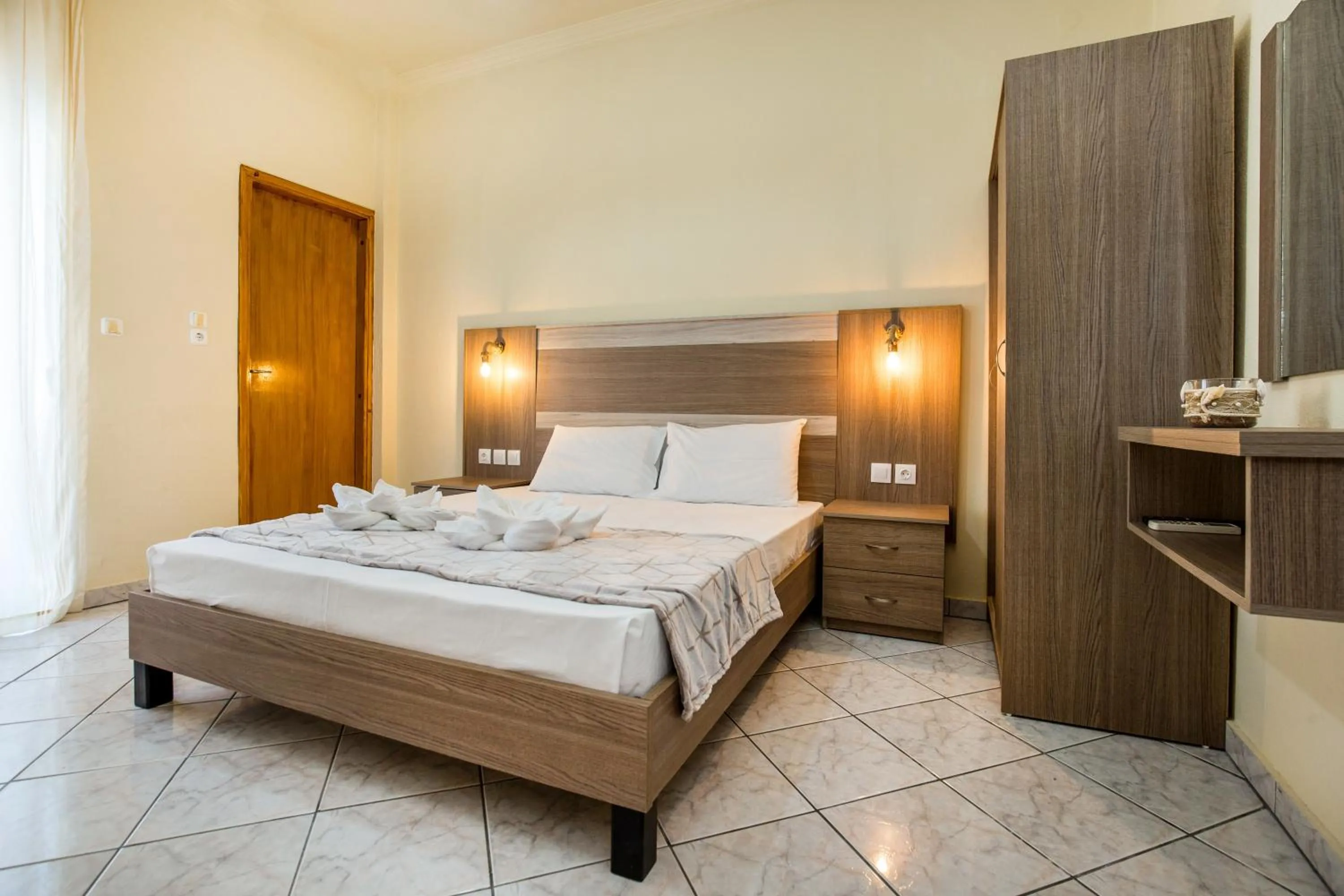 Ianos Apartments