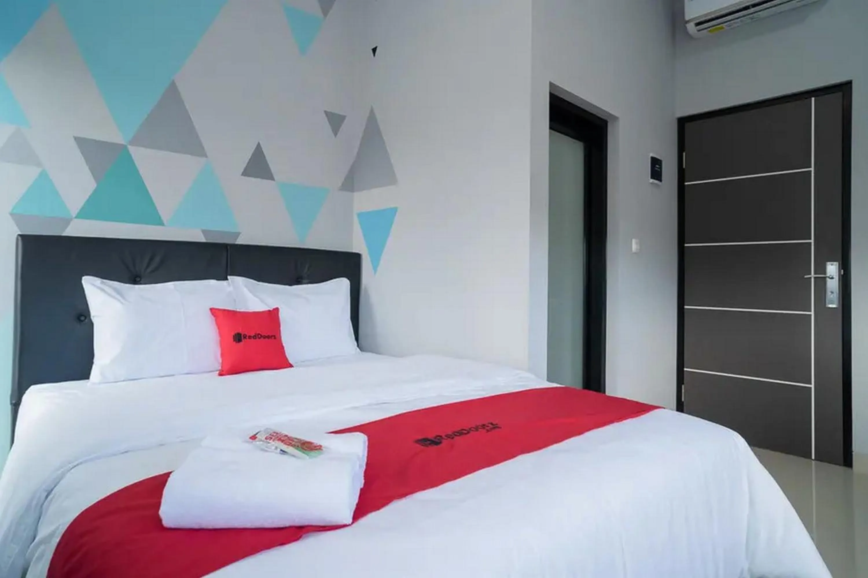 Bed in RedDoorz near Sindu Kusuma Edupark 3