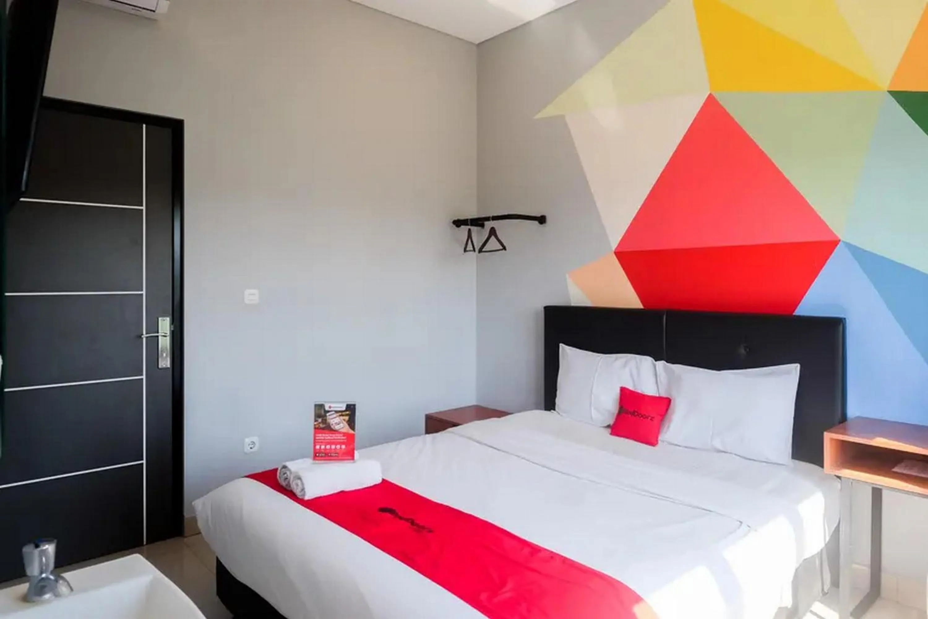 Bed in RedDoorz near Sindu Kusuma Edupark 3