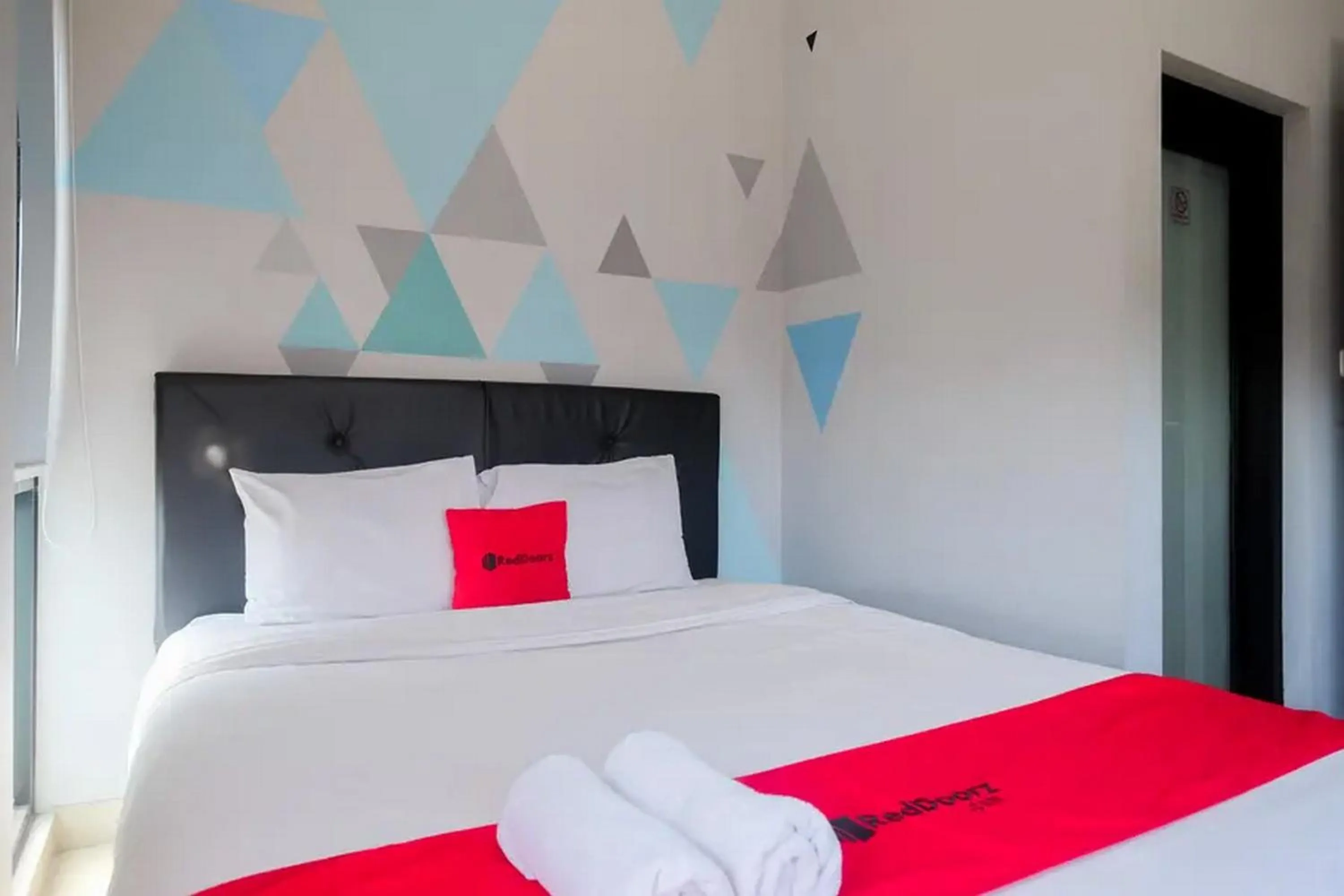 Bed in RedDoorz near Sindu Kusuma Edupark 3