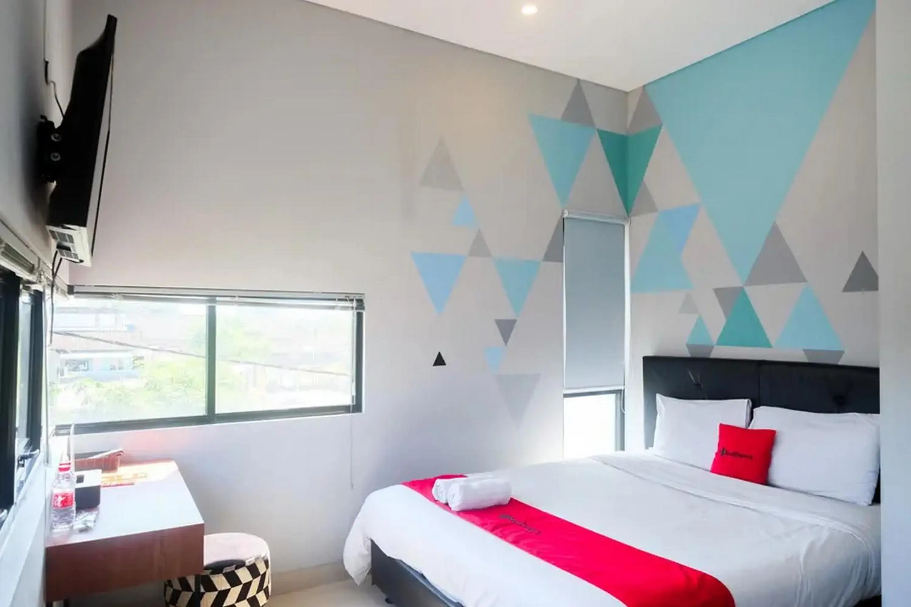 Bed in RedDoorz near Sindu Kusuma Edupark 3 Bed in RedDoorz near Sindu Kusuma Edupark 3