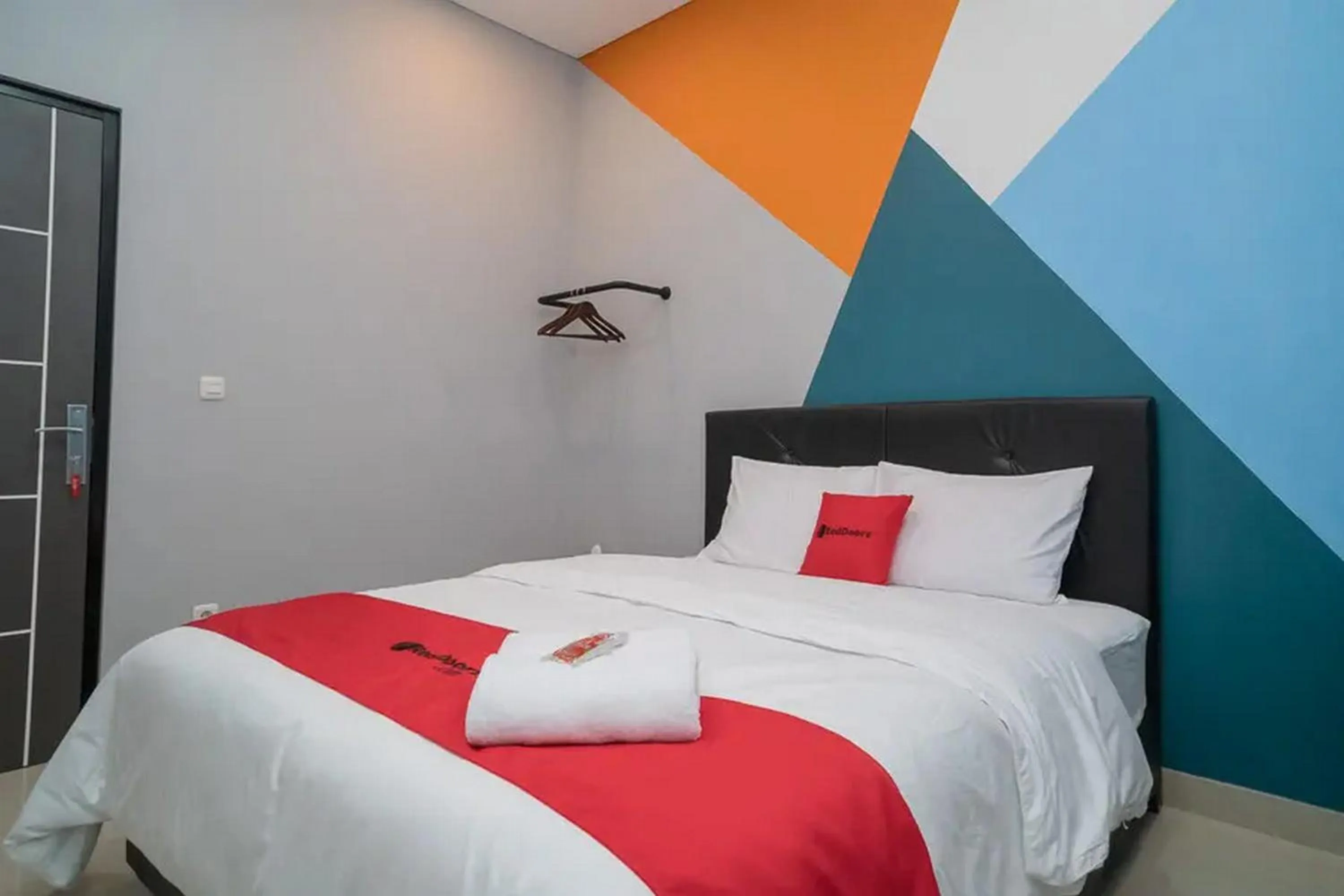 Bed in RedDoorz near Sindu Kusuma Edupark 3