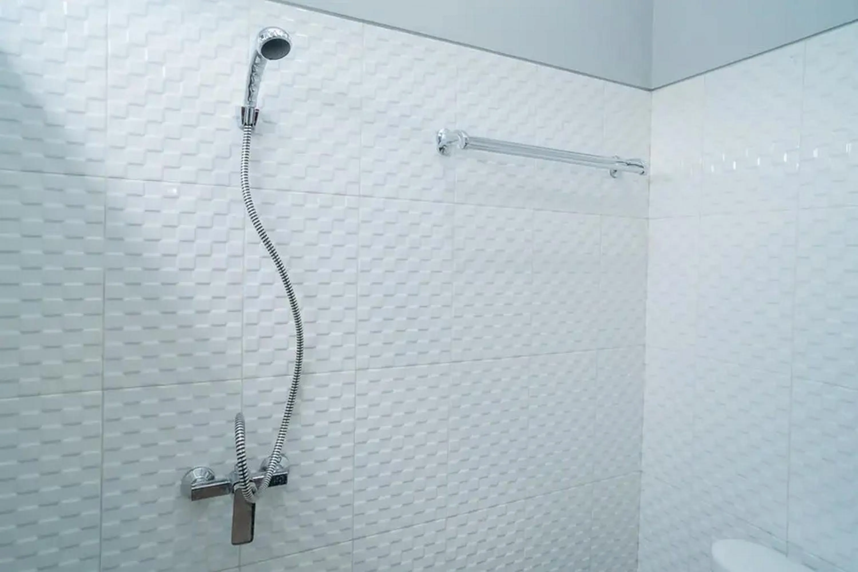 Bathroom in RedDoorz near Sindu Kusuma Edupark 3