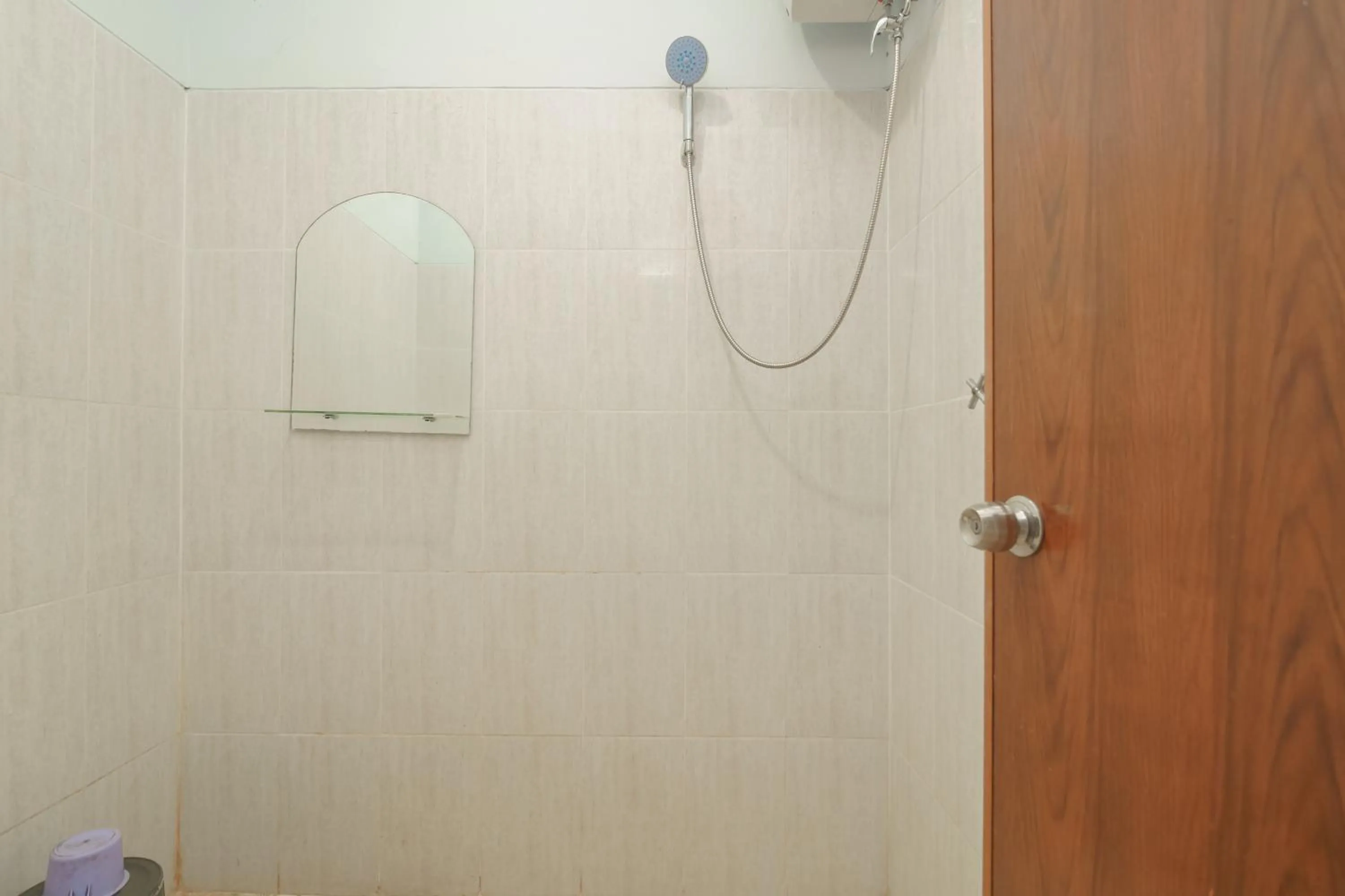 Bathroom in KoolKost Syariah near Kampus Utama Universitas Budi Luhur