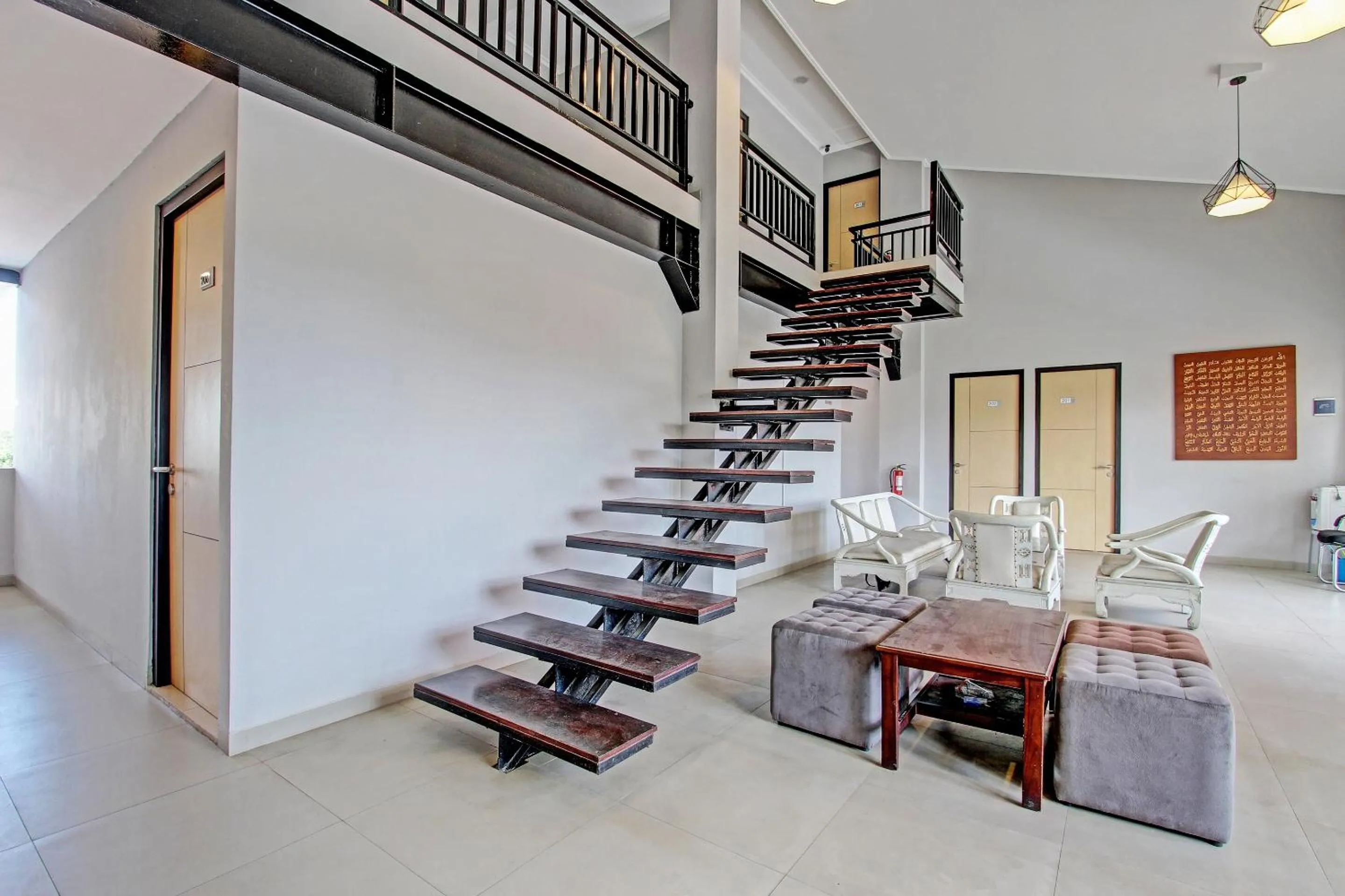 Lobby or reception in Capital O 91377 Mk Prime Syariah