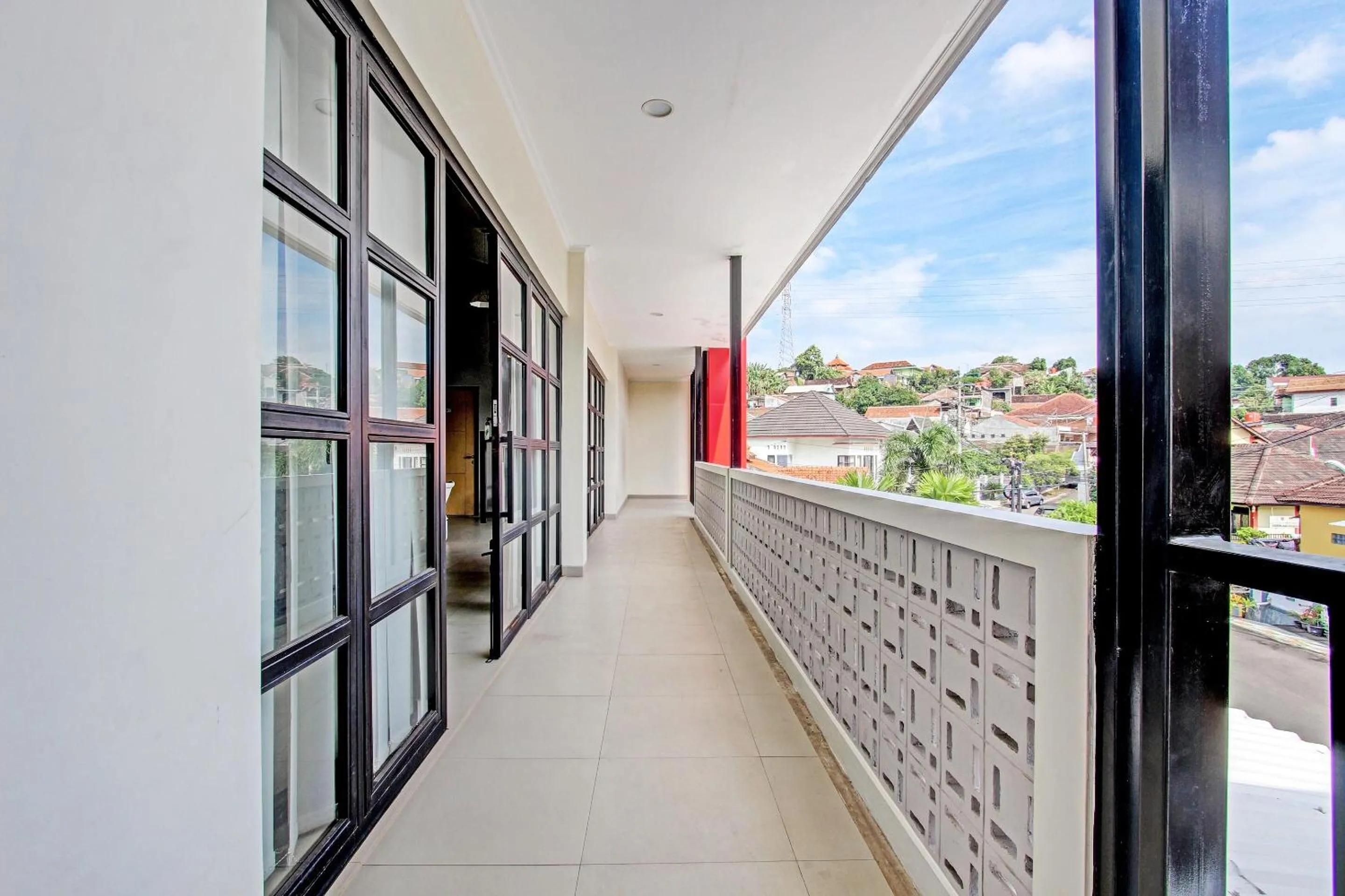 Lobby or reception in Capital O 91377 Mk Prime Syariah