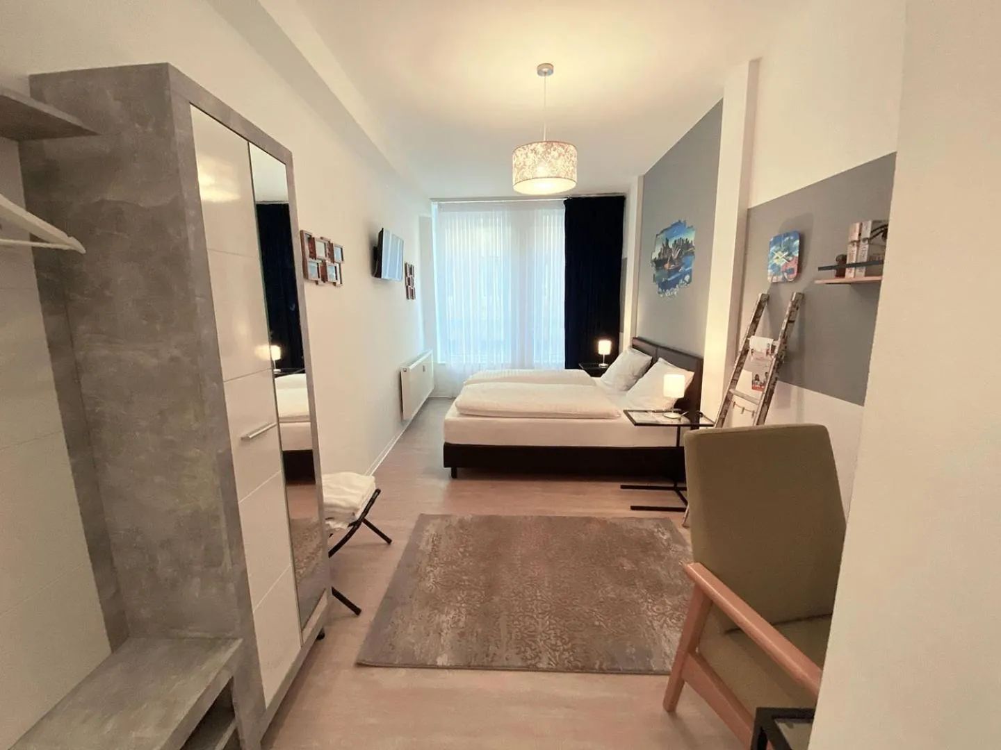 Photo of the whole room, Bed in Kangarooms - Schlachte Weserpromenade