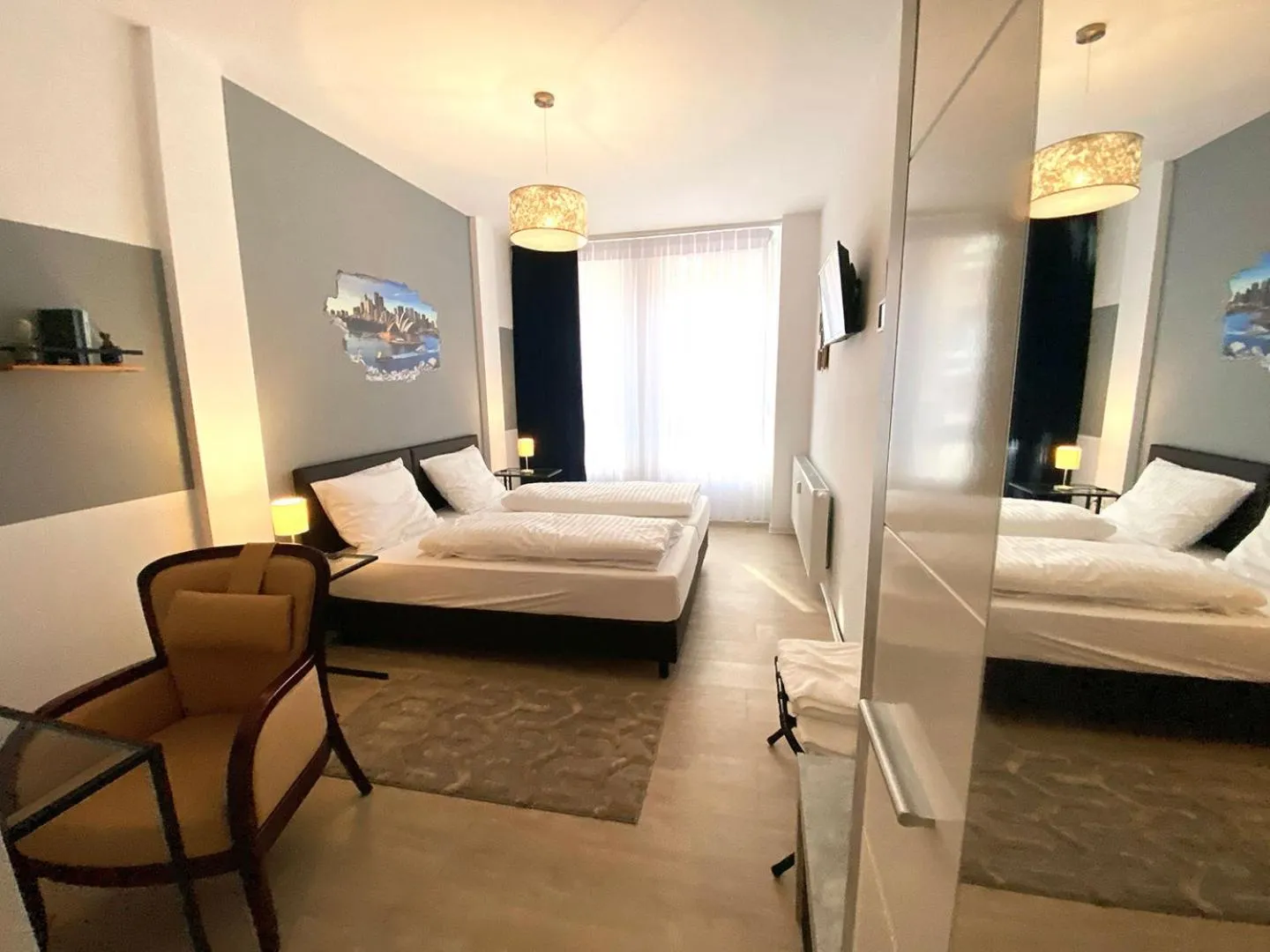 Photo of the whole room, Bed in Kangarooms - Schlachte Weserpromenade