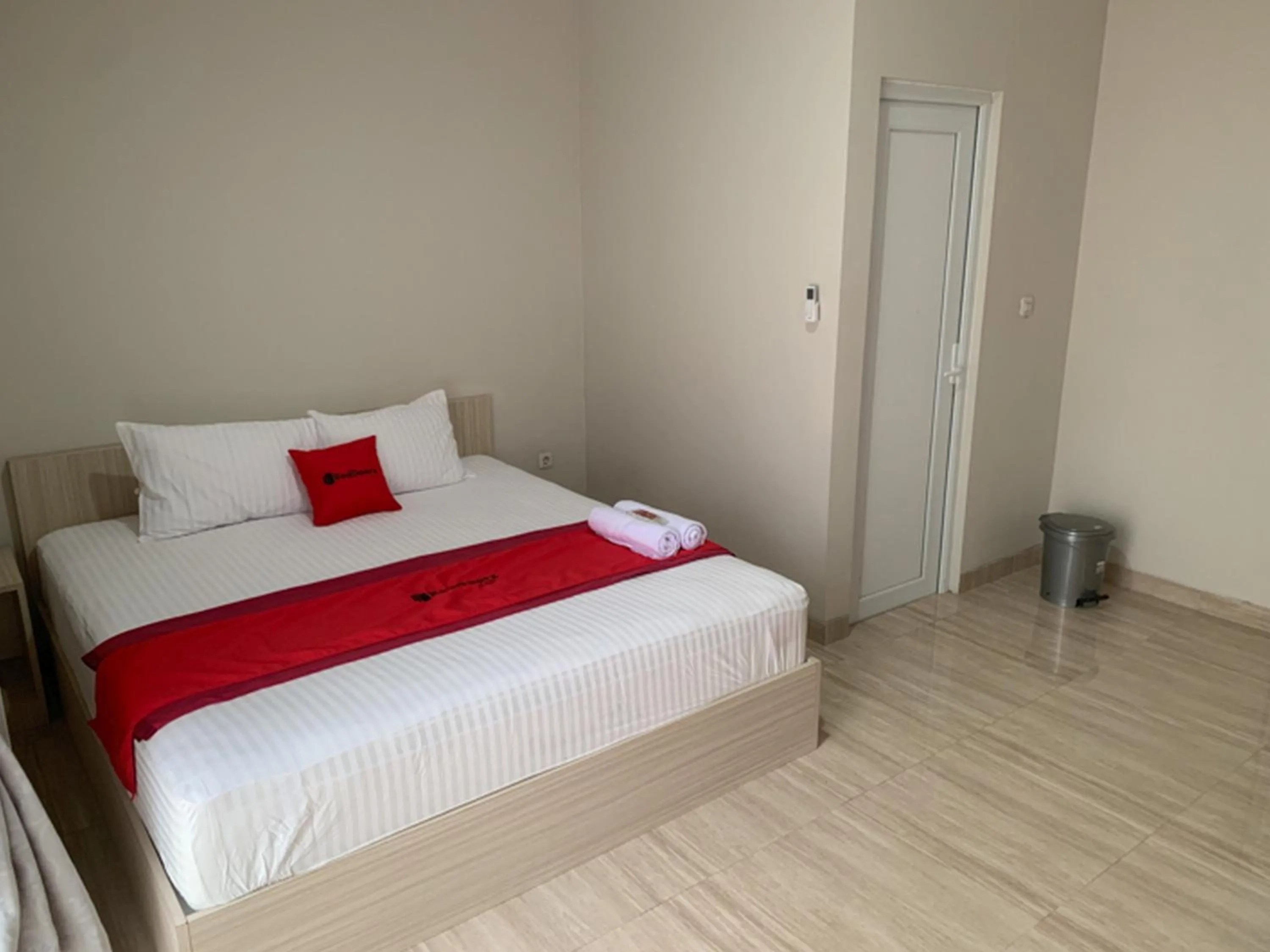 Bed in RedDoorz near Alun Alun Purbalingga