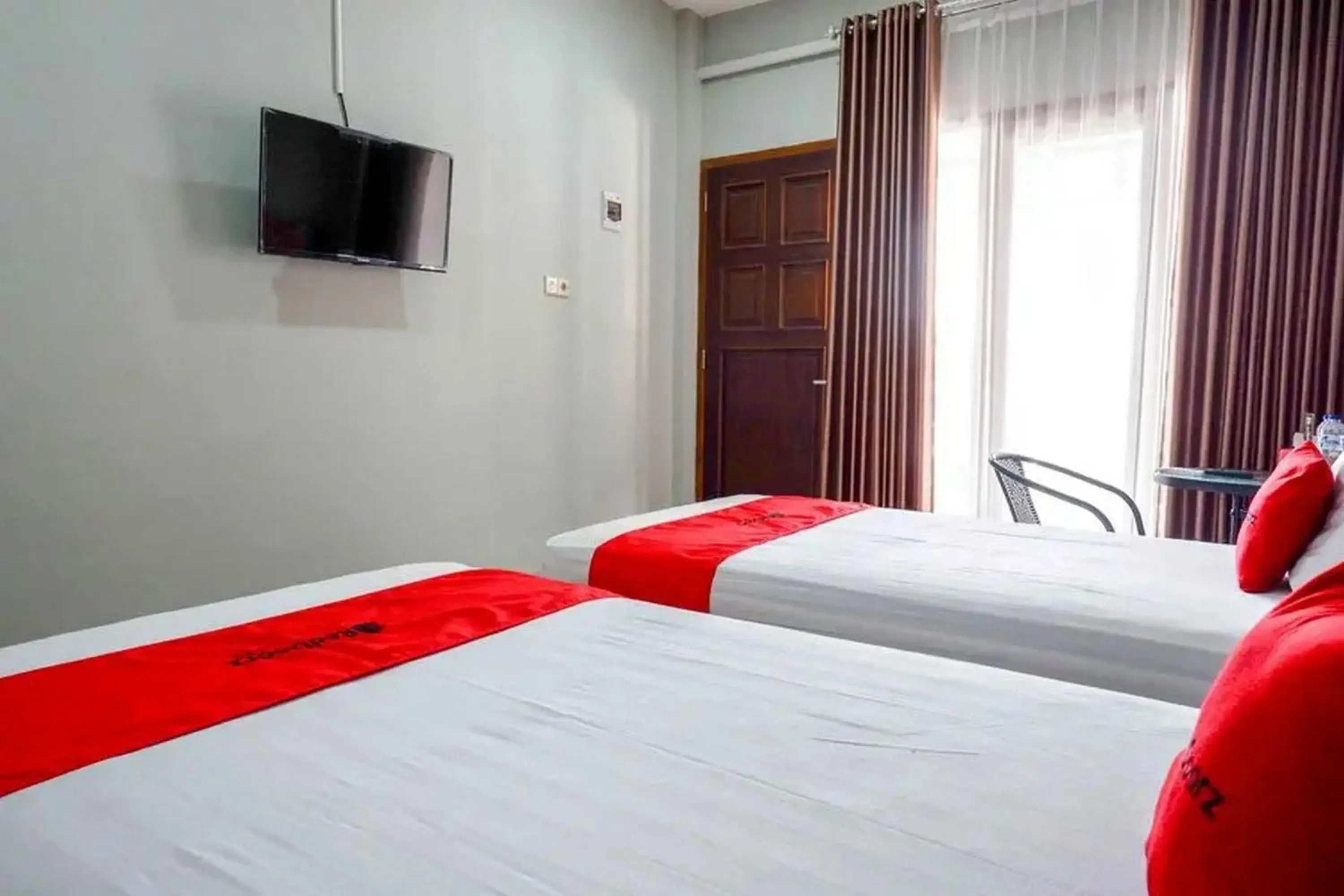 Bedroom, Bed in Reddoorz near Stadion Kridosono Blora Bedroom, Bed in Reddoorz near Stadion Kridosono Blora