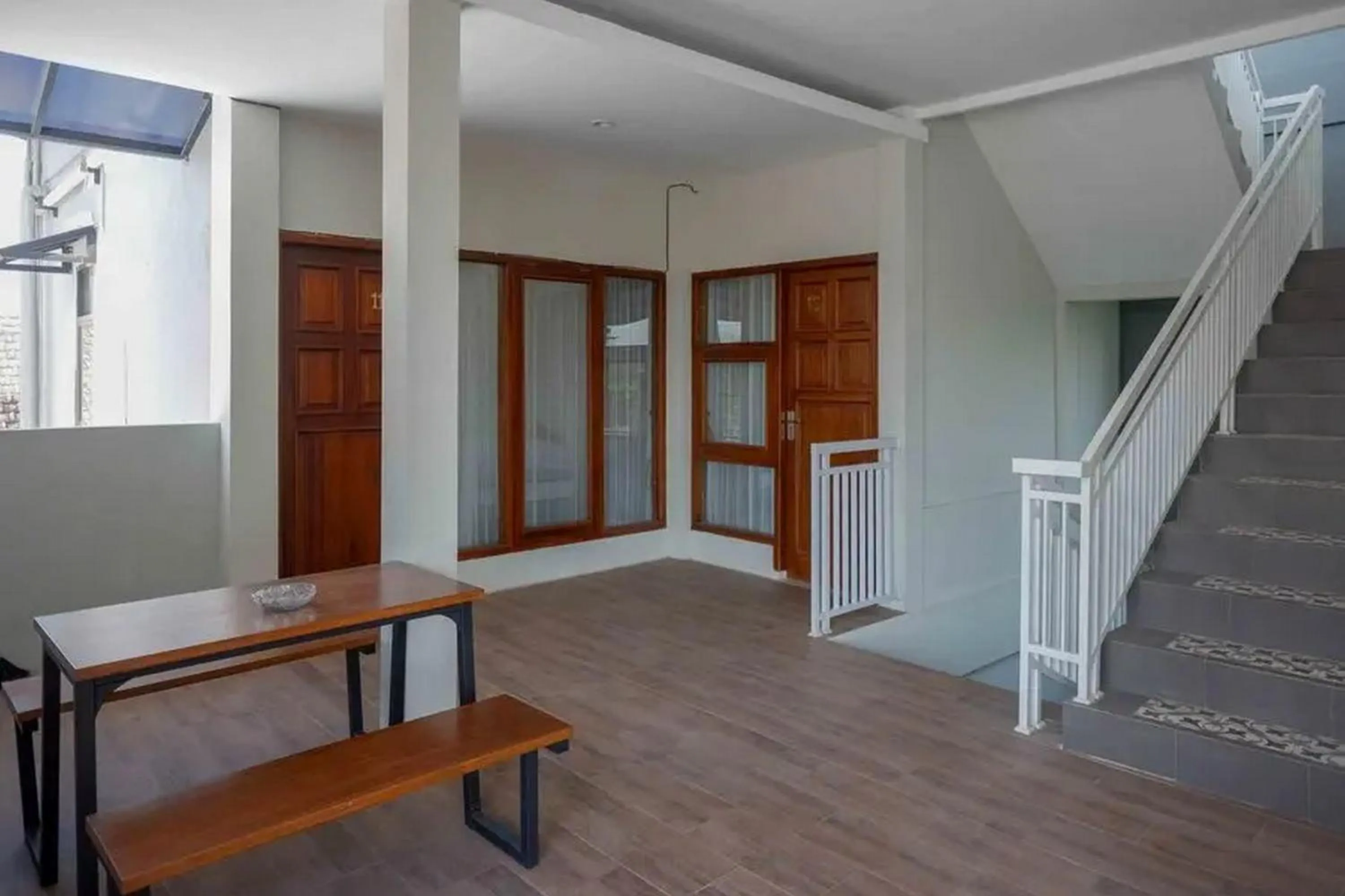 Seating area in Reddoorz near Stadion Kridosono Blora