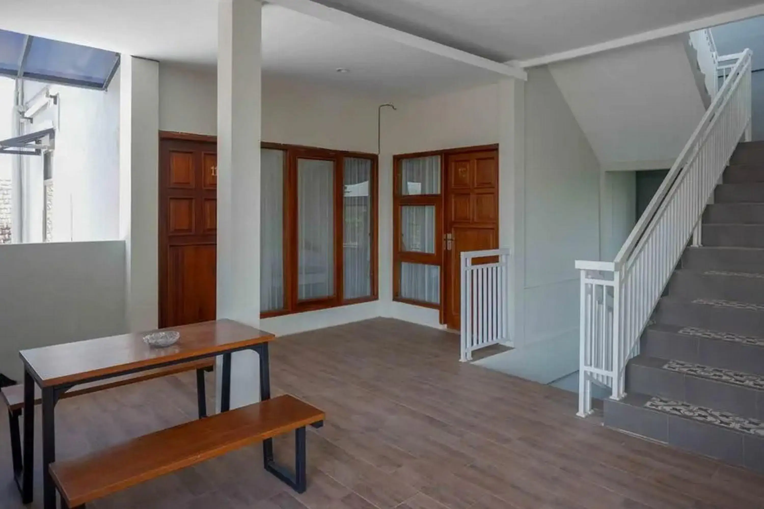 Seating area in Reddoorz near Stadion Kridosono Blora Seating area in Reddoorz near Stadion Kridosono Blora