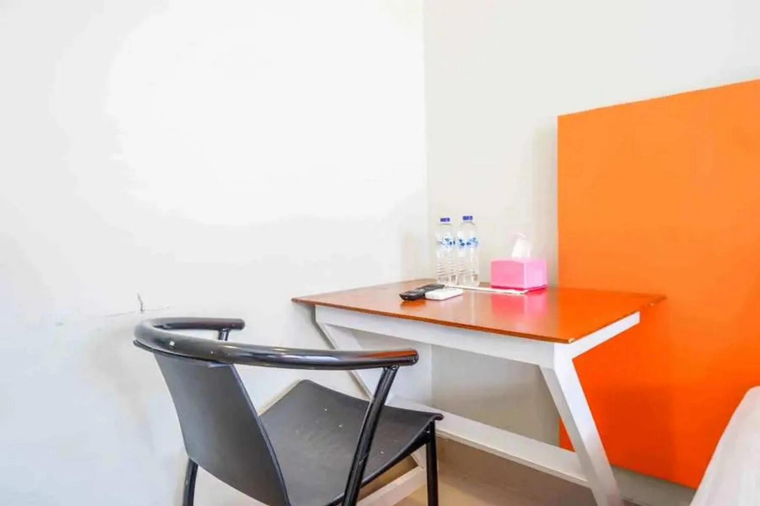 Seating area in Reddoorz near Stadion Kridosono Blora