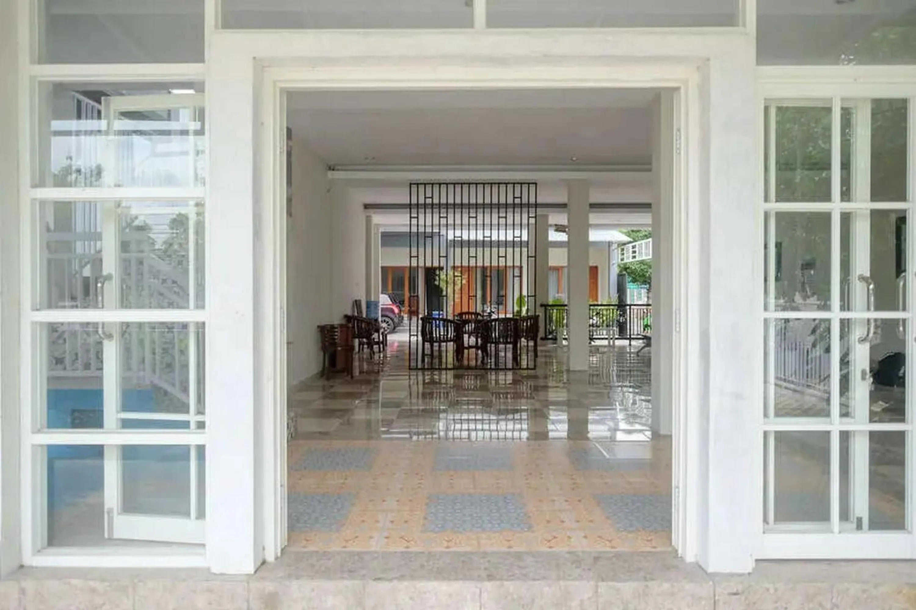 Facade/entrance in Reddoorz near Stadion Kridosono Blora