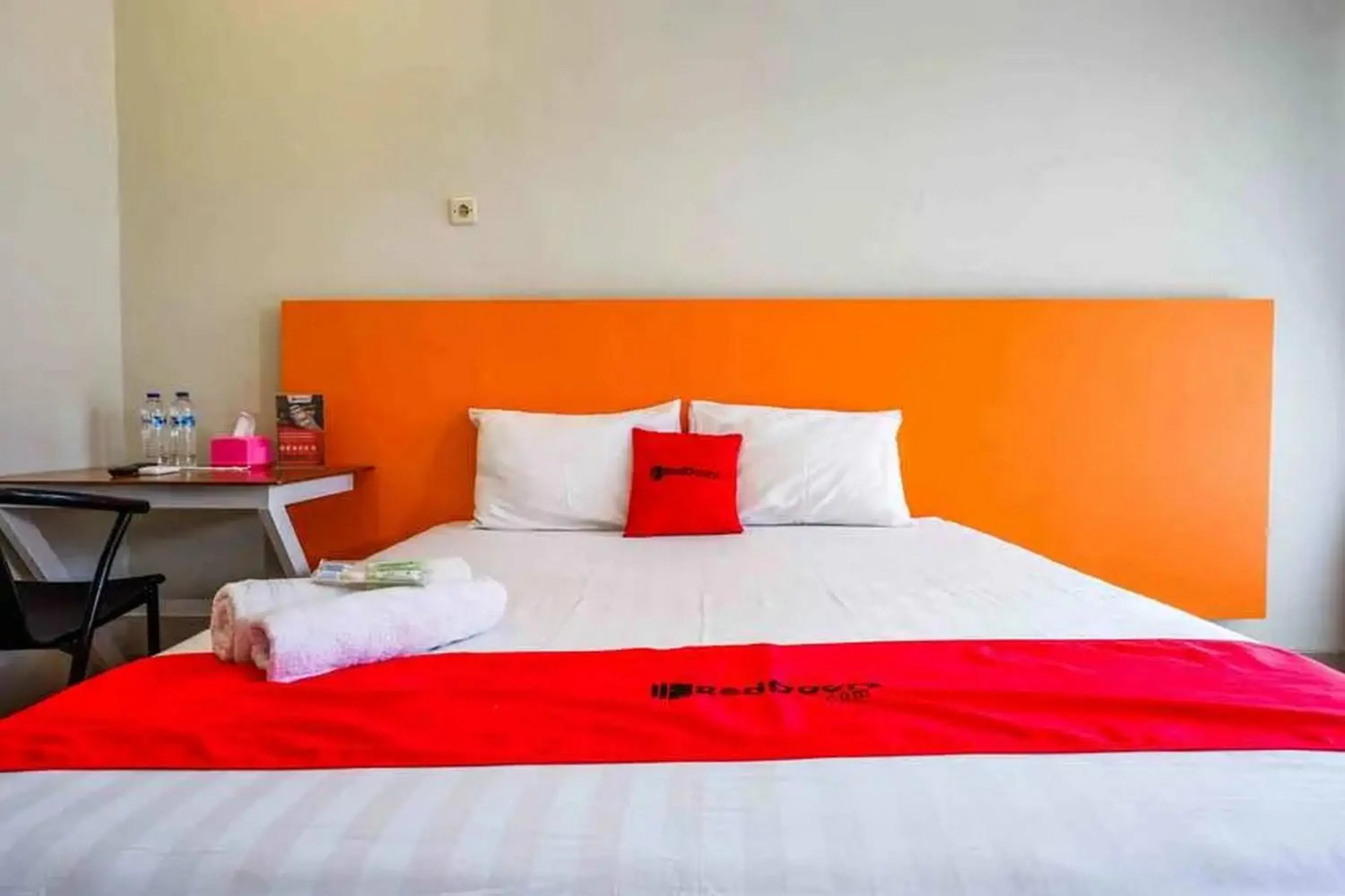 Bedroom, Bed in Reddoorz near Stadion Kridosono Blora Bedroom, Bed in Reddoorz near Stadion Kridosono Blora