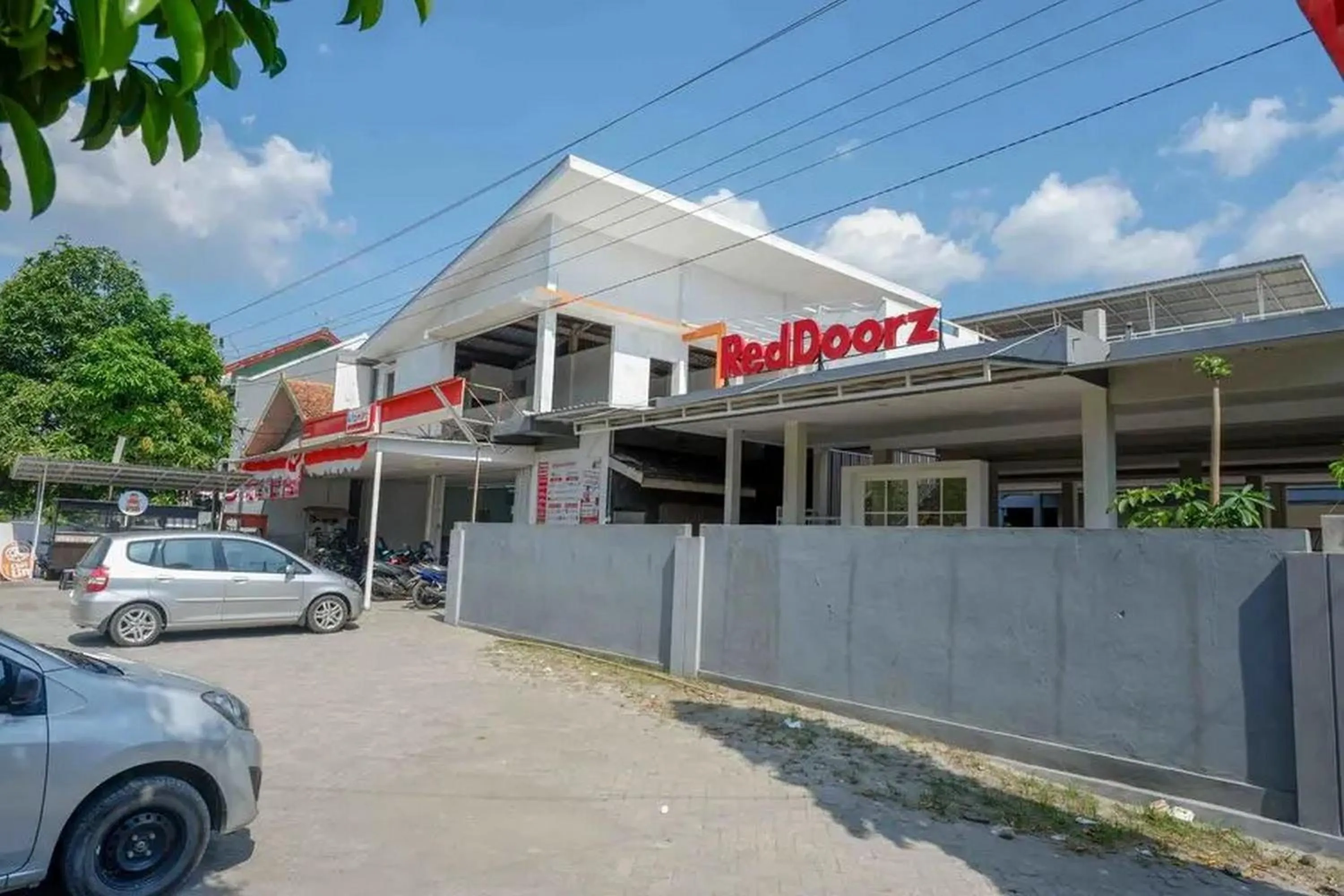 Property building in Reddoorz near Stadion Kridosono Blora