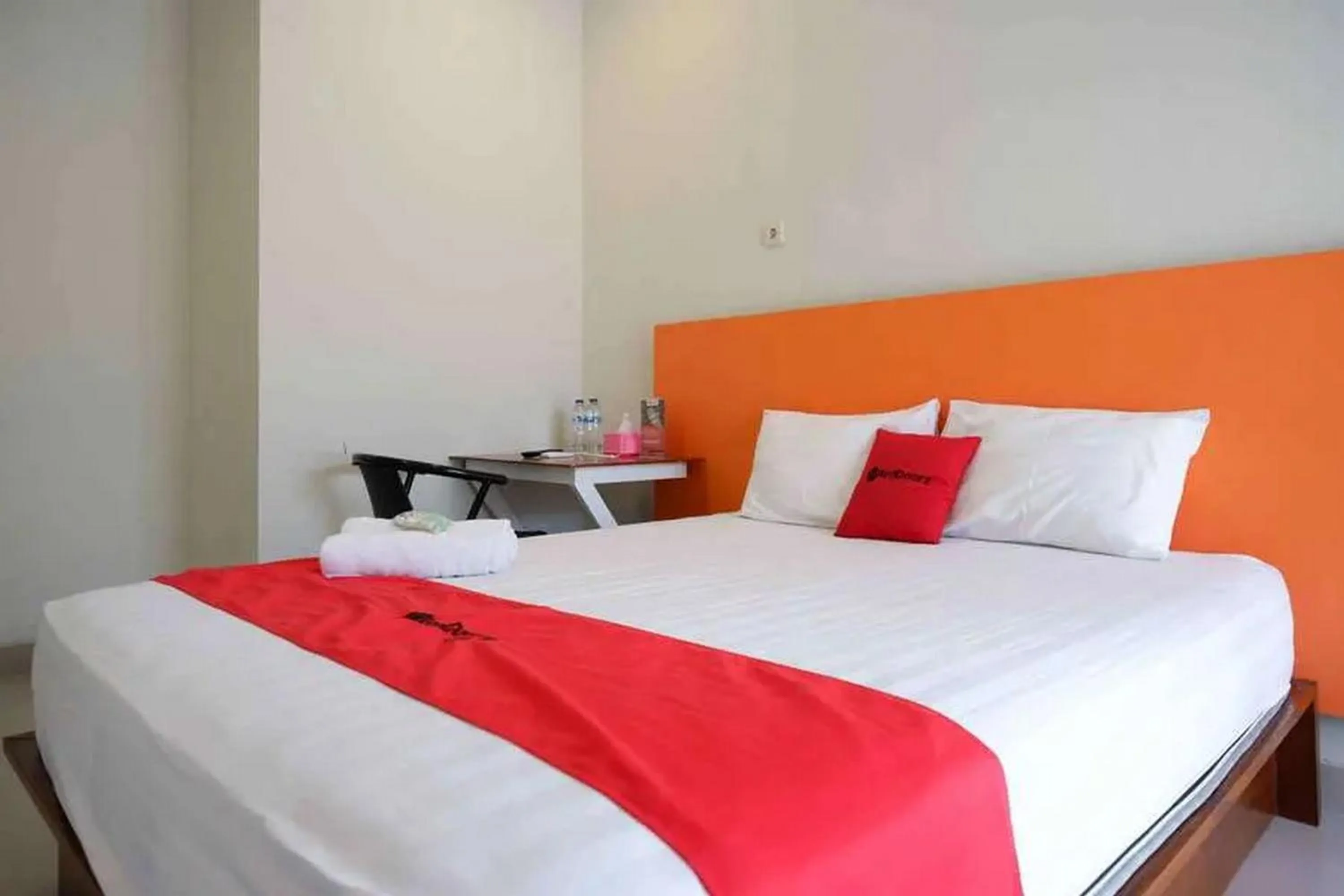 Bedroom, Bed in Reddoorz near Stadion Kridosono Blora