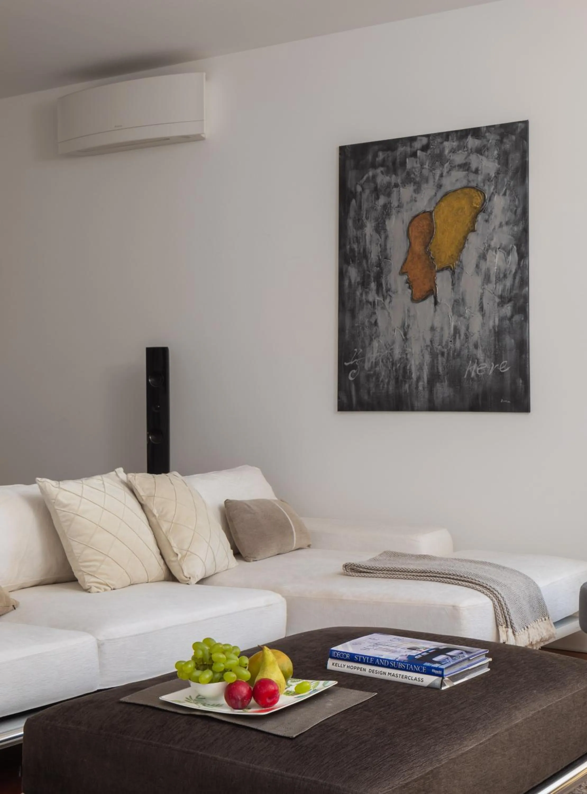 Bed in Beachfront Villa Grain of Salt with Pool