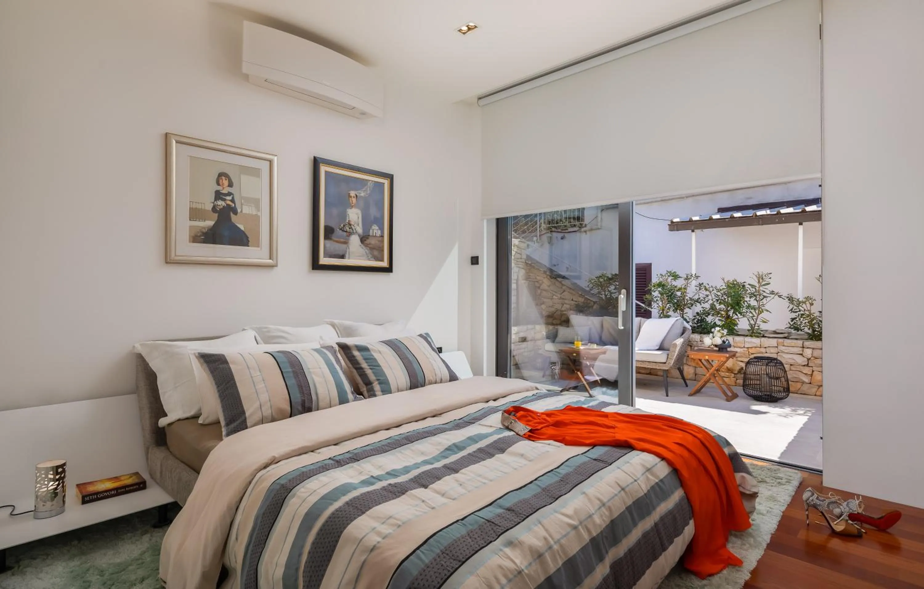 Bed in Beachfront Villa Grain of Salt with Pool