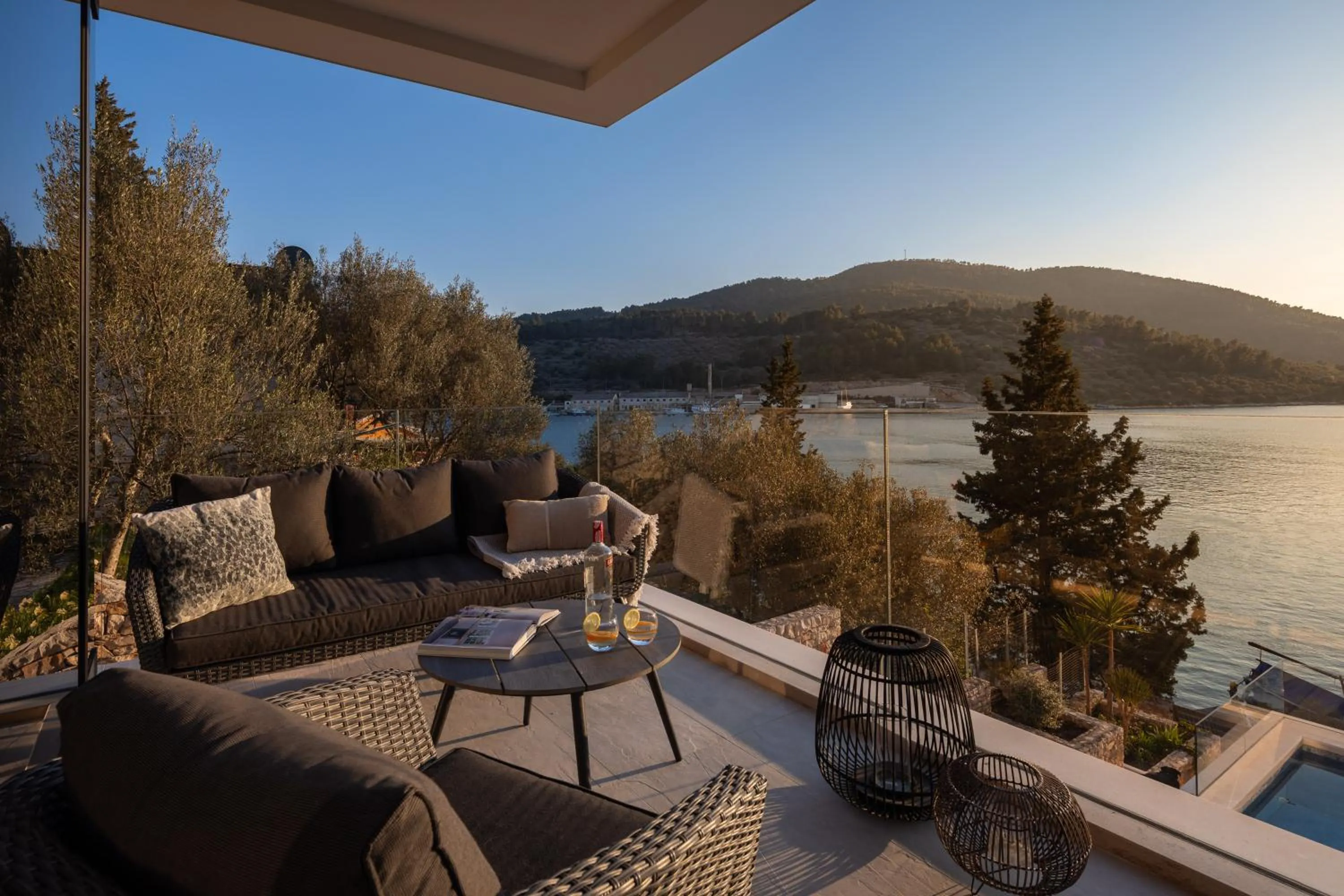 Beachfront Villa Grain of Salt with Pool