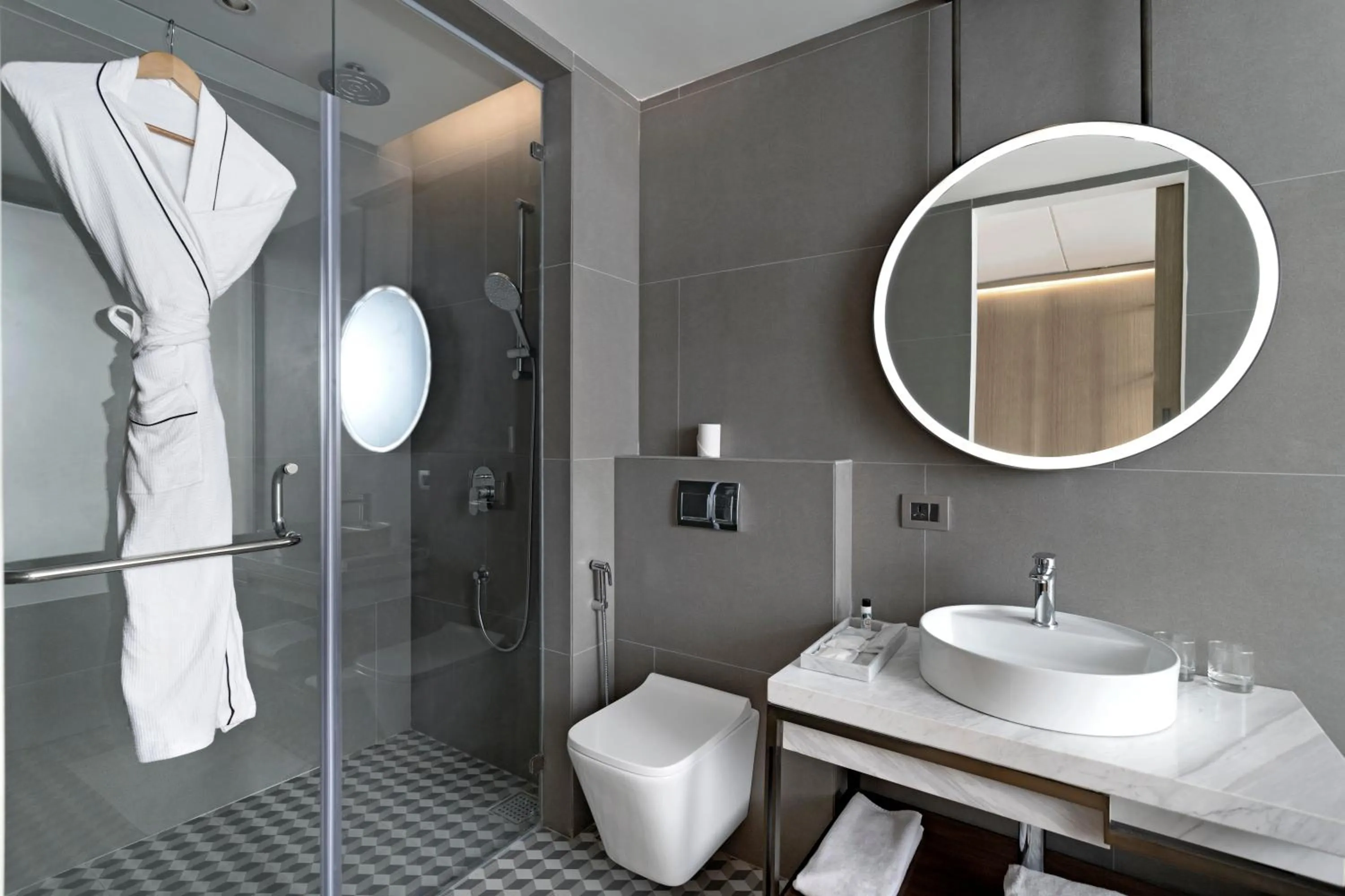 Shower in The Crescent